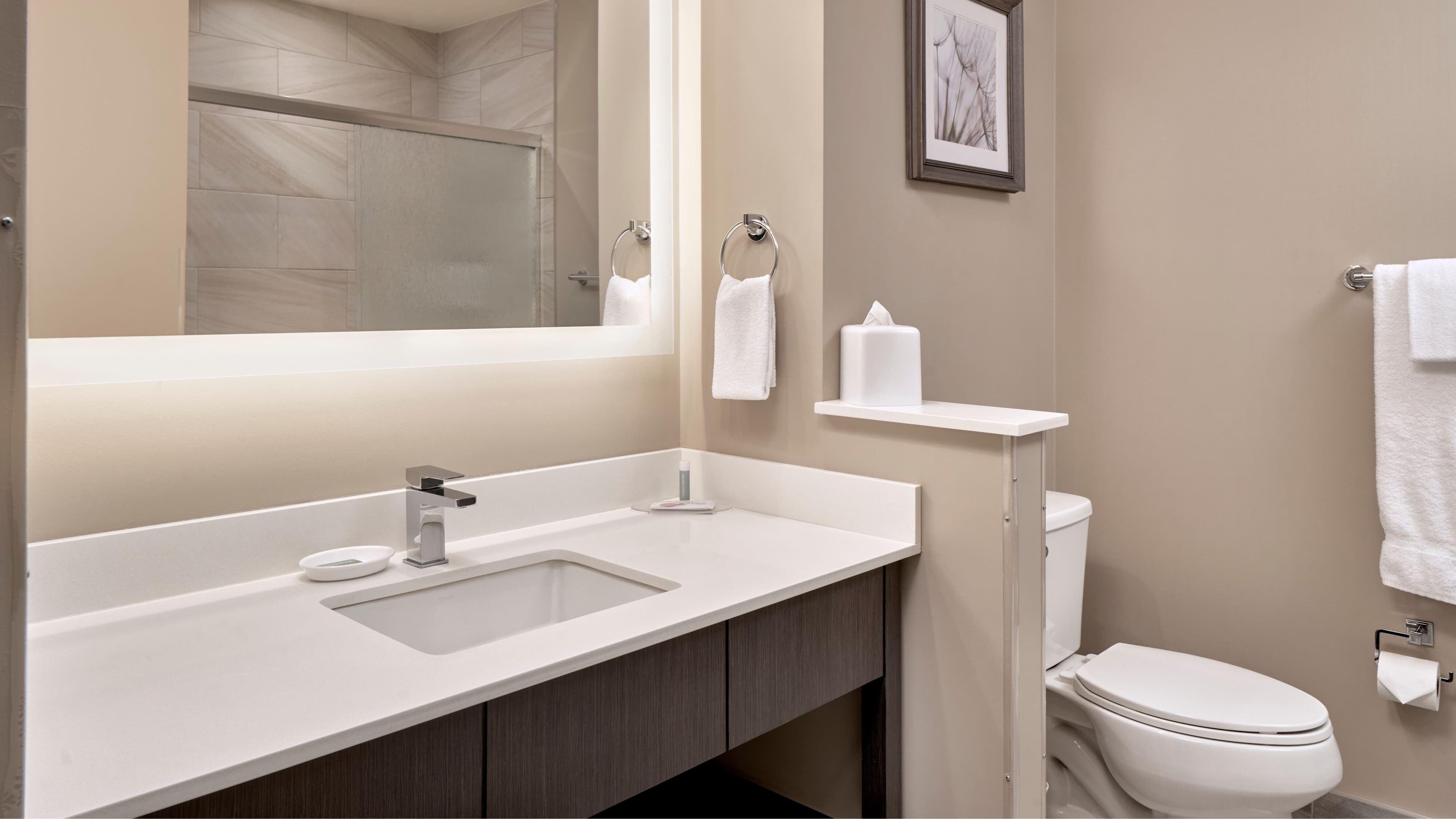 Fairfield Inn & Suites Airdrie — 11