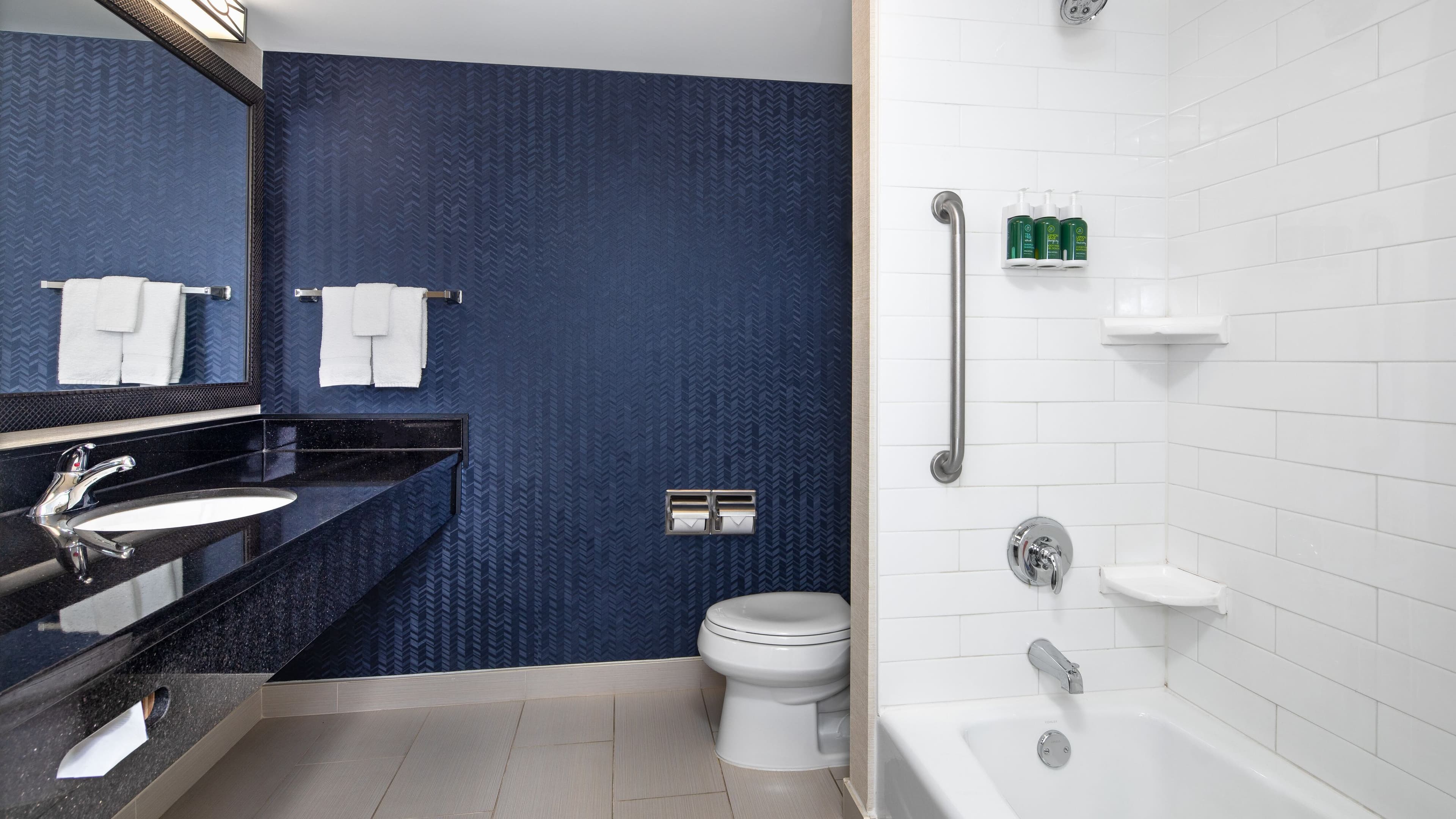 Fairfield Inn & Suites Toronto Mississauga - Image 3