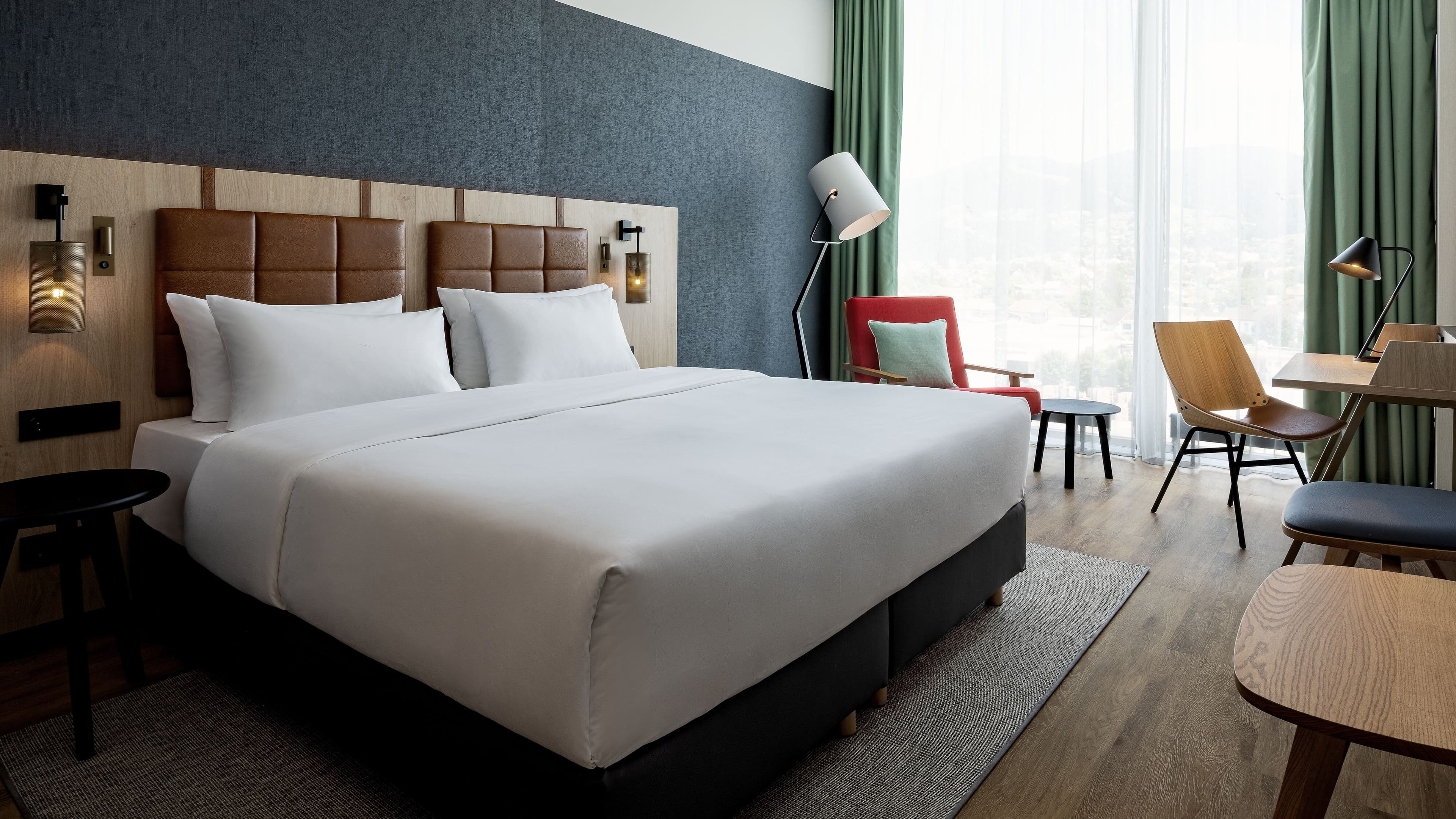 Business Room - Image 2