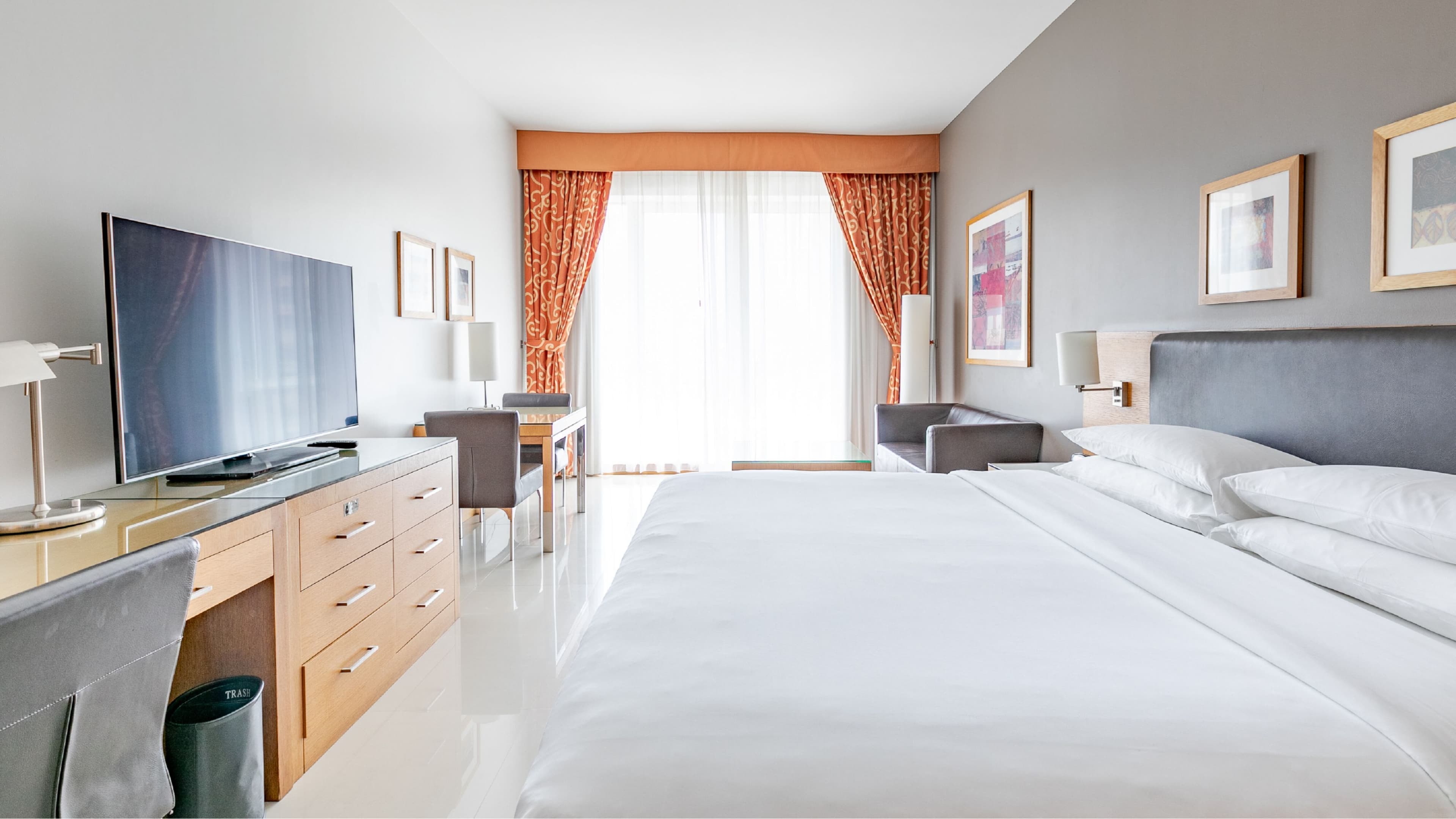Four Points by Sheraton Bur Dubai - Image 4