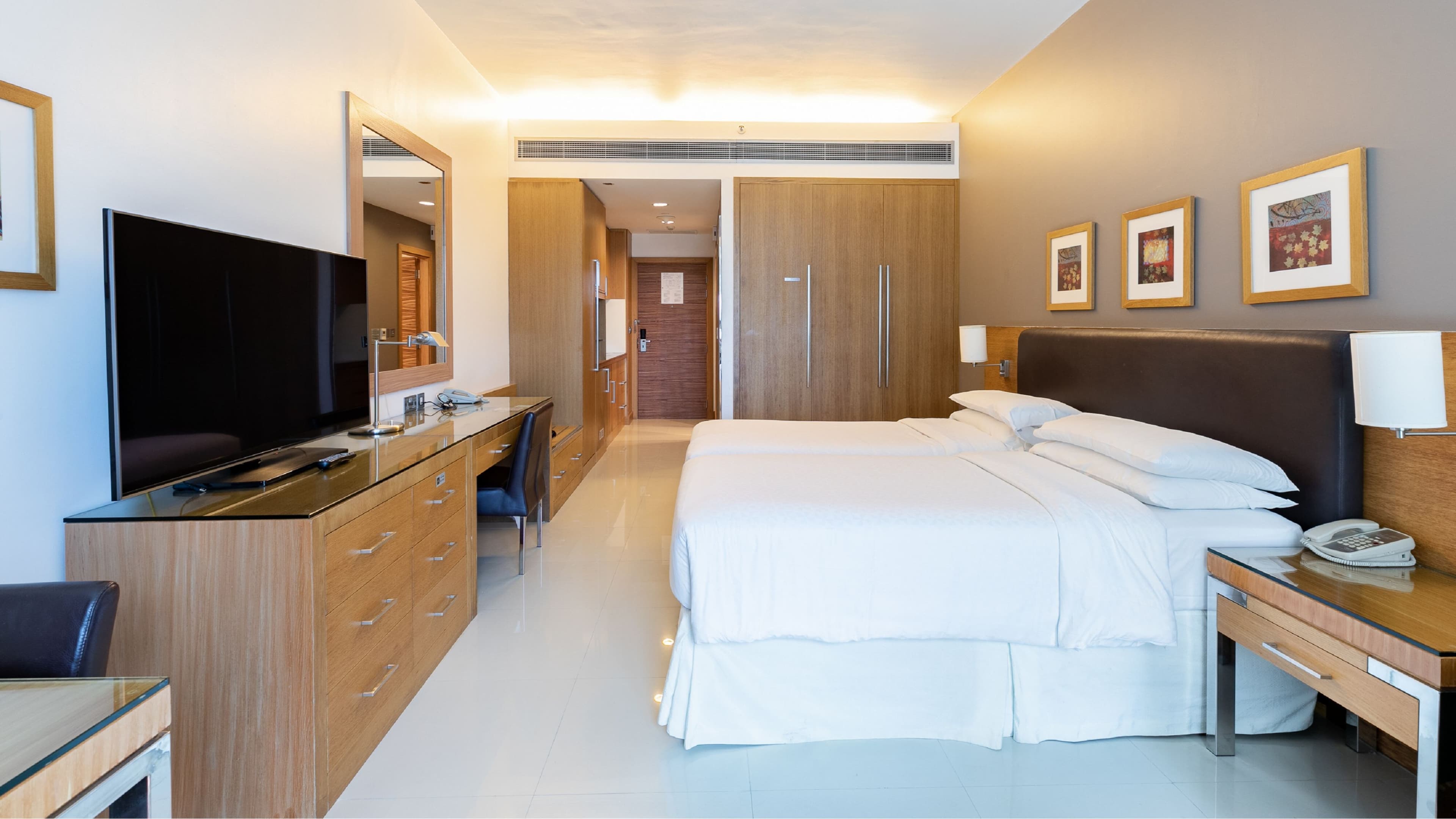 Four Points by Sheraton Bur Dubai — 37