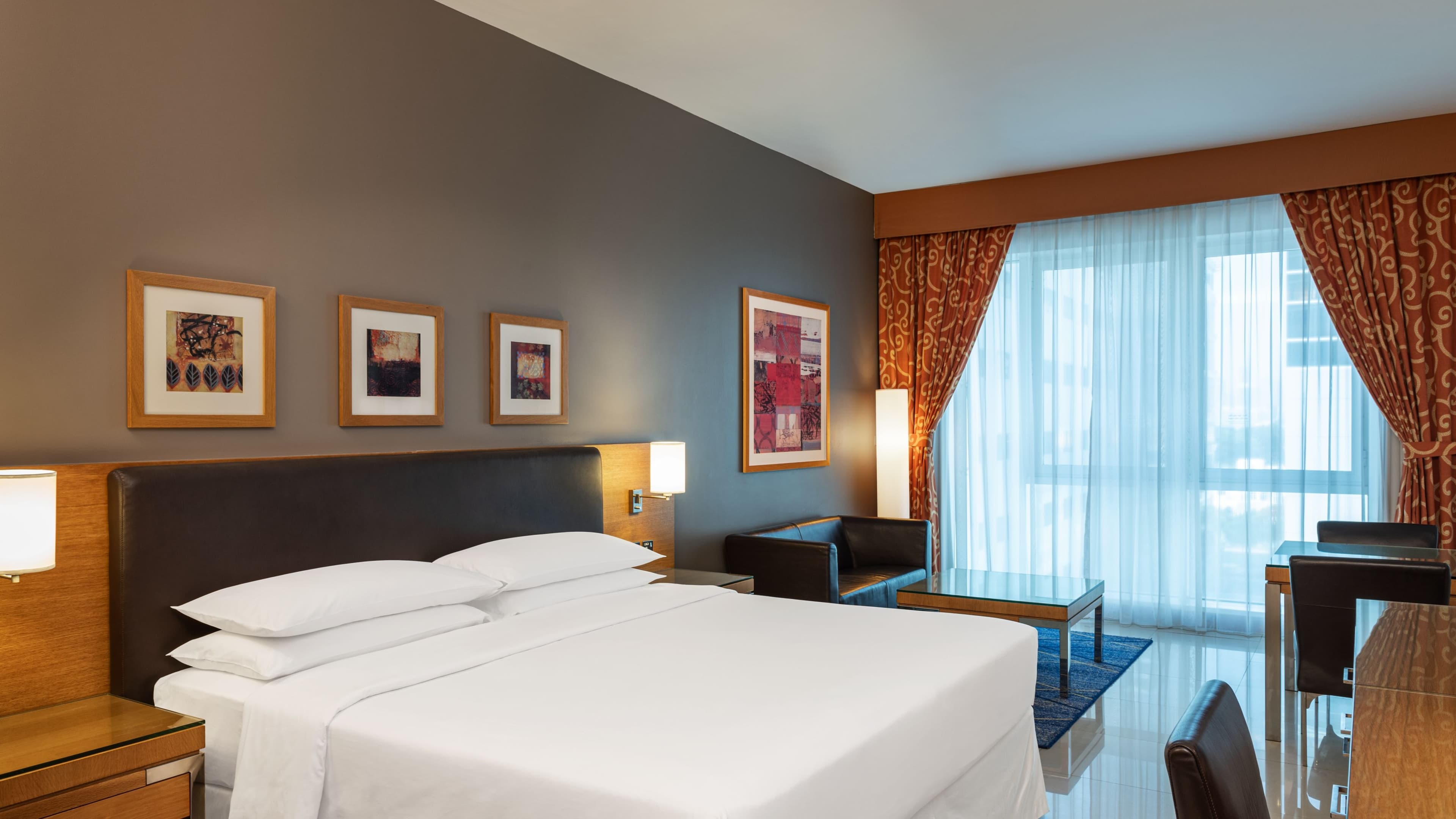 Four Points by Sheraton Bur Dubai - Image 3