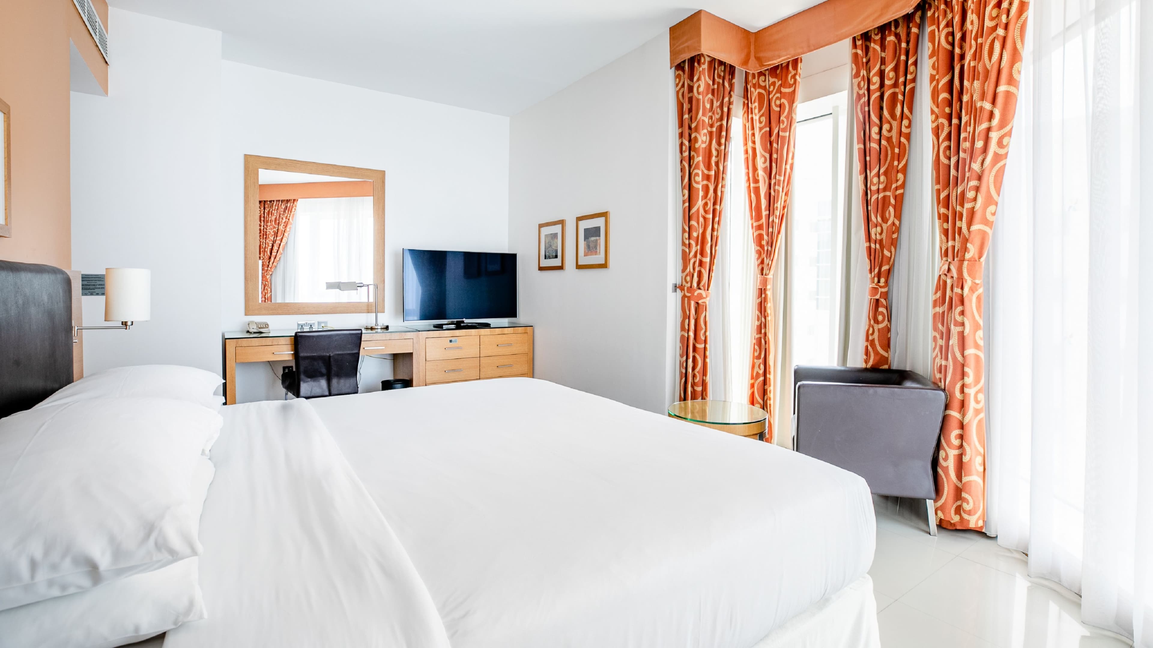 Four Points by Sheraton Bur Dubai — 11