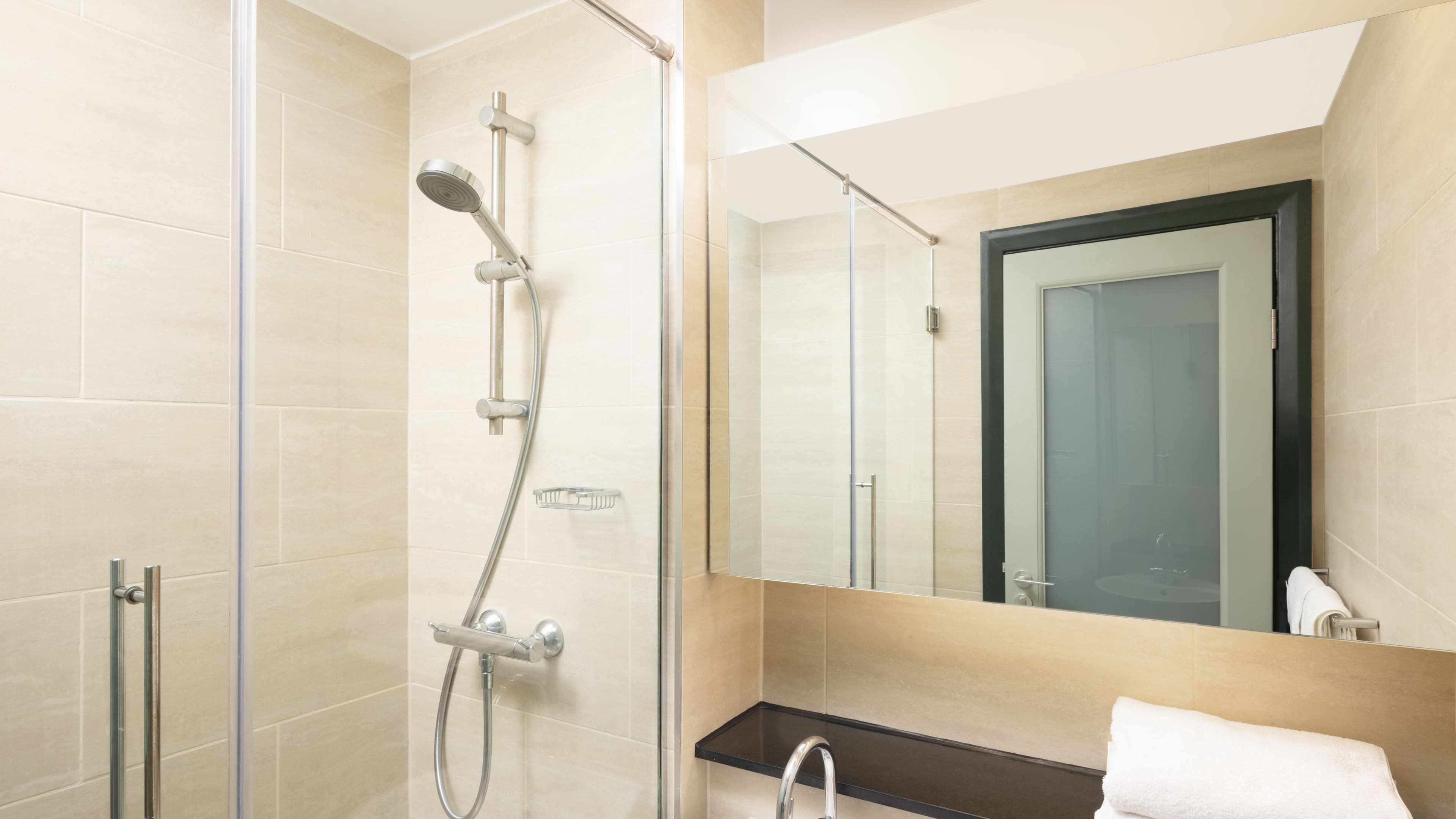 Four Points by Sheraton Edinburgh - Image 3