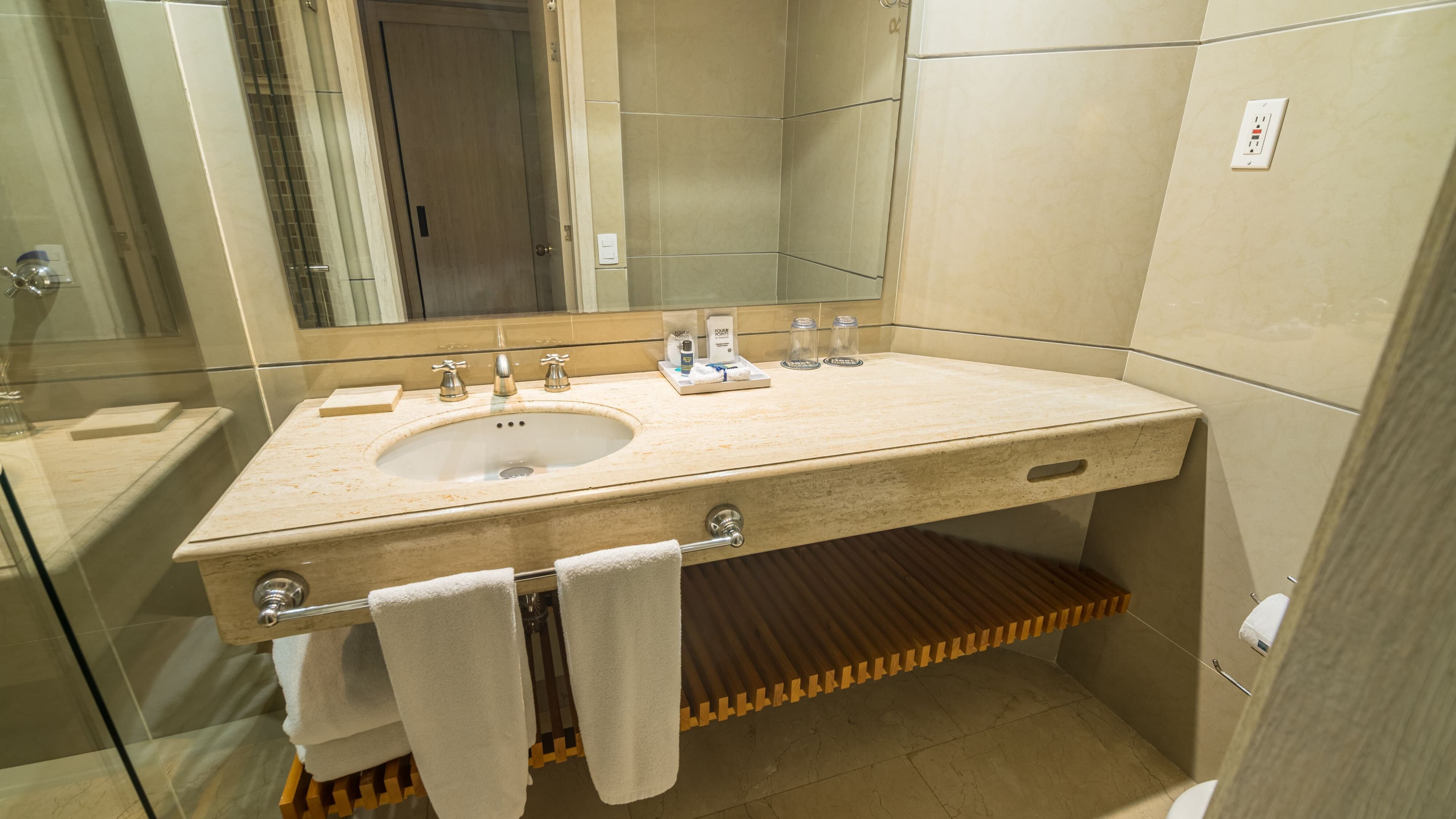 Four Points by Sheraton Medellin — 7