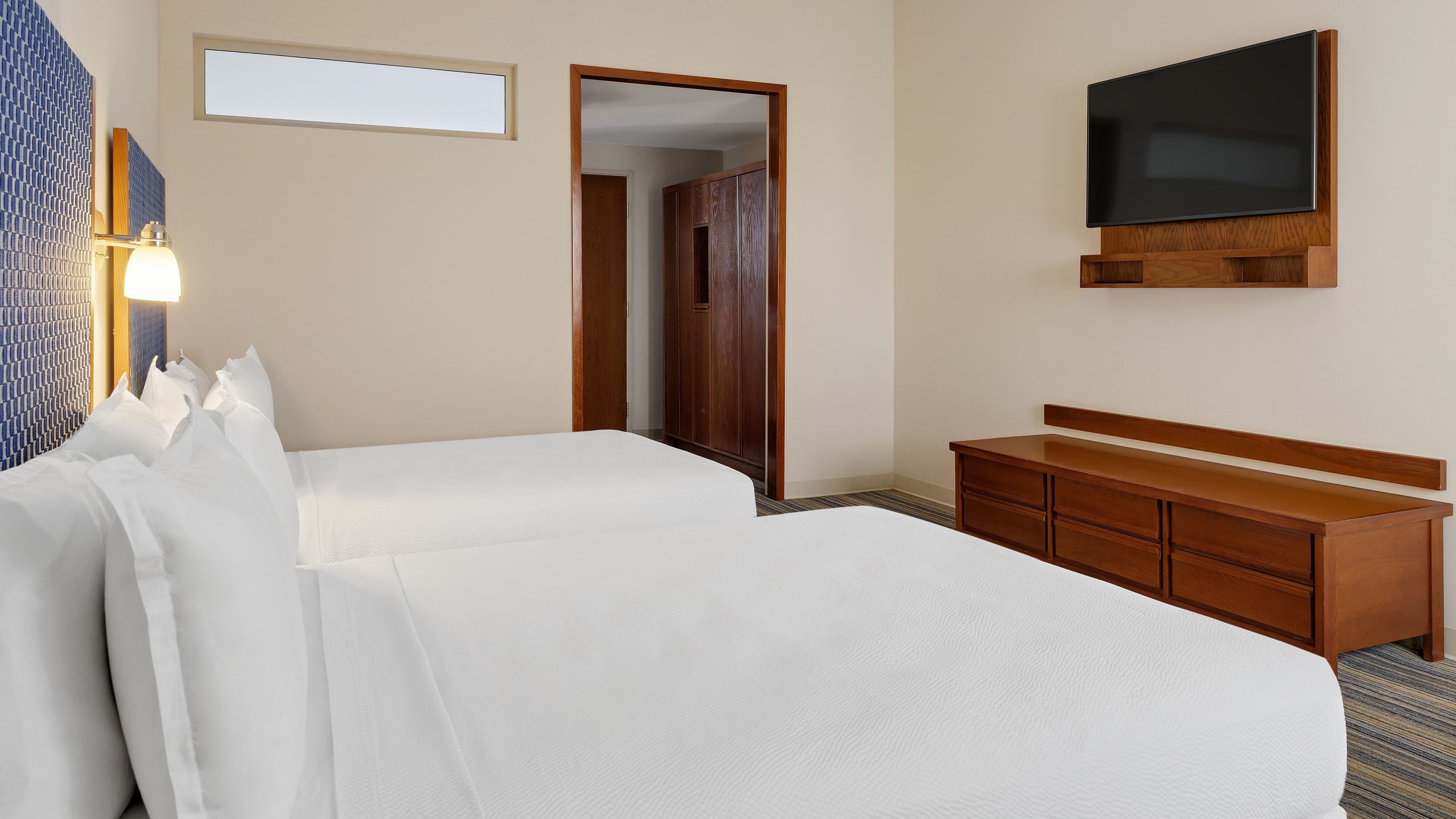 Deluxe Room - Image 5