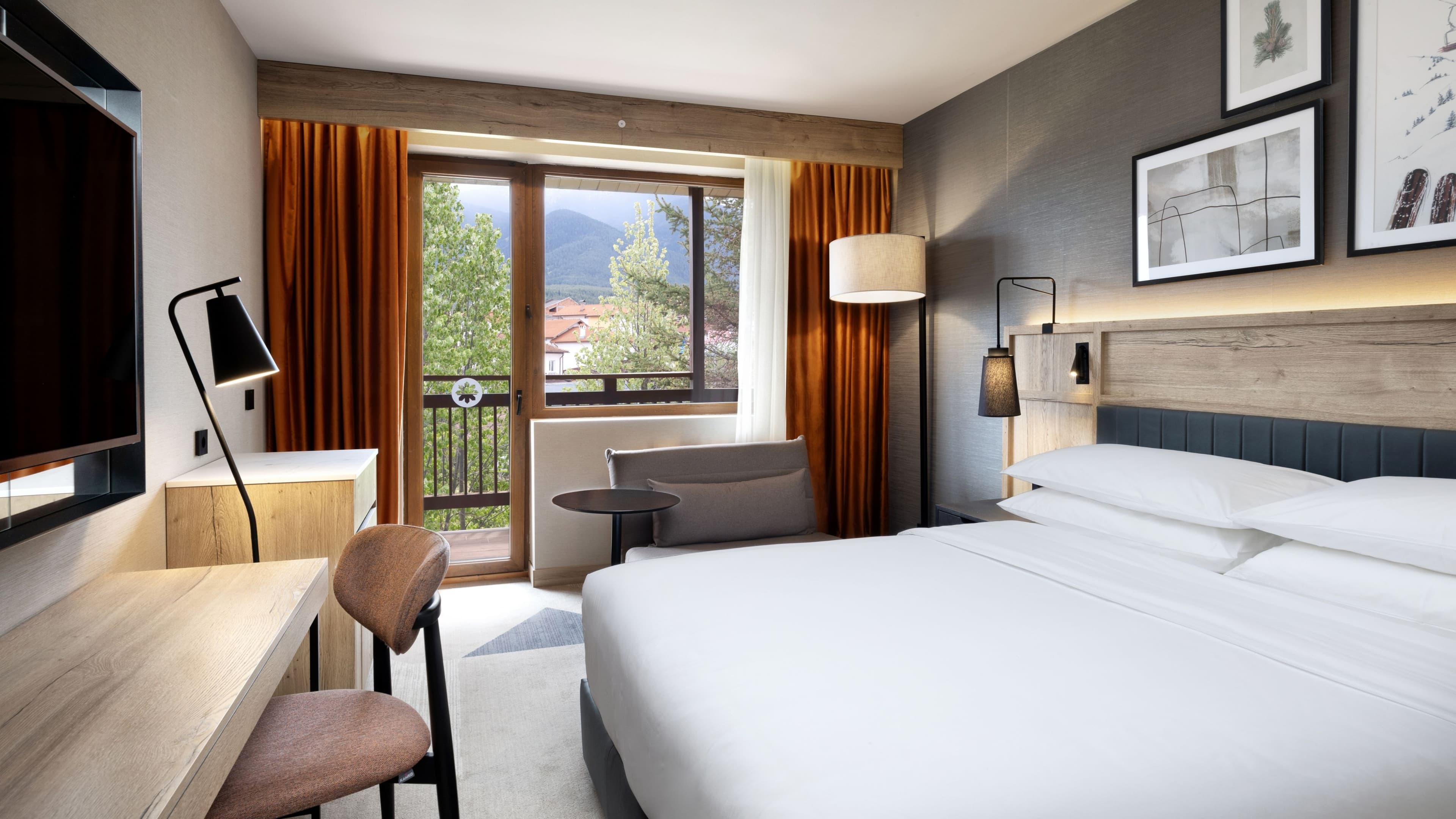 Deluxe King with Balcony - Image 4