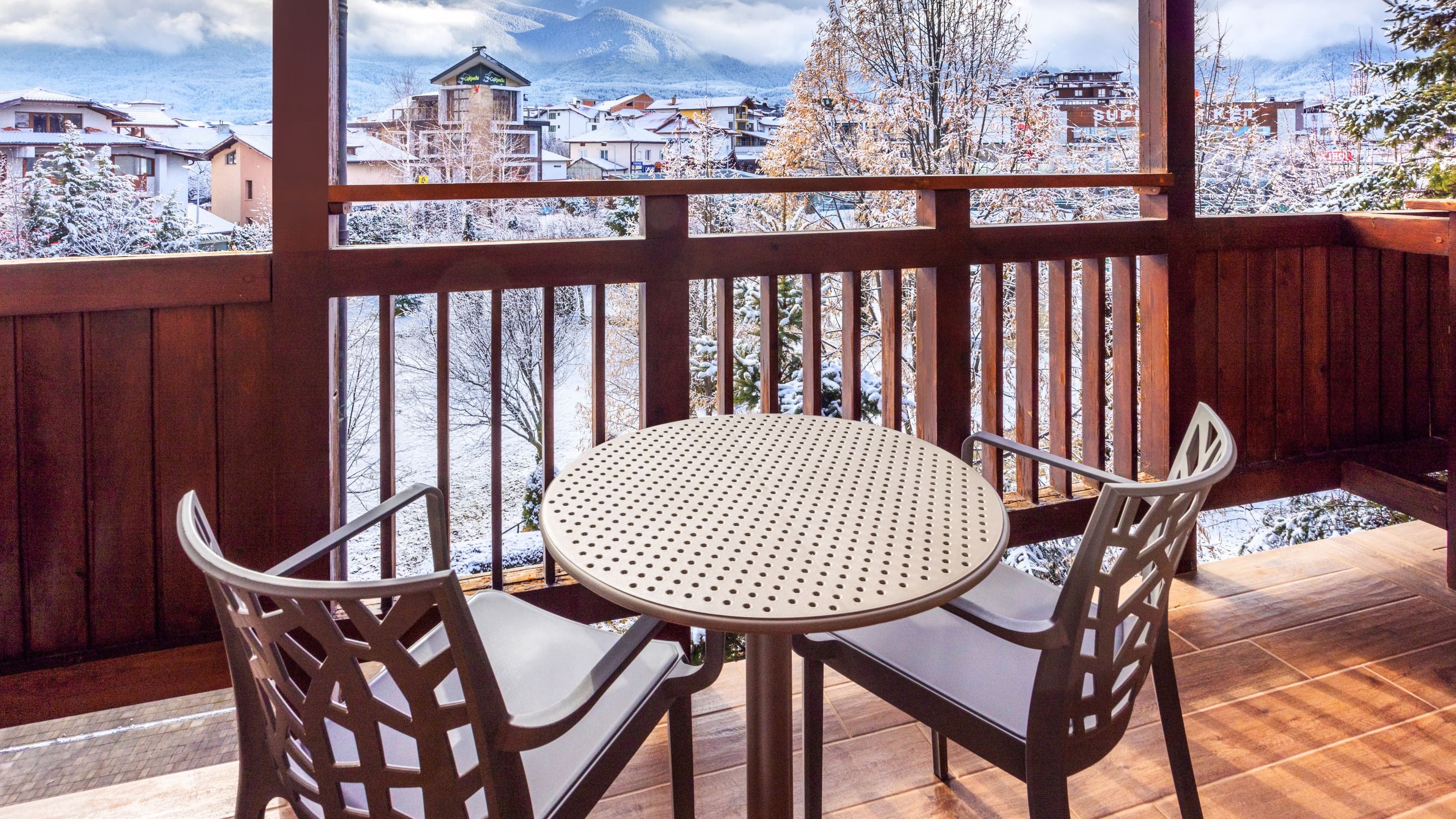 Deluxe King with Balcony - Image 2