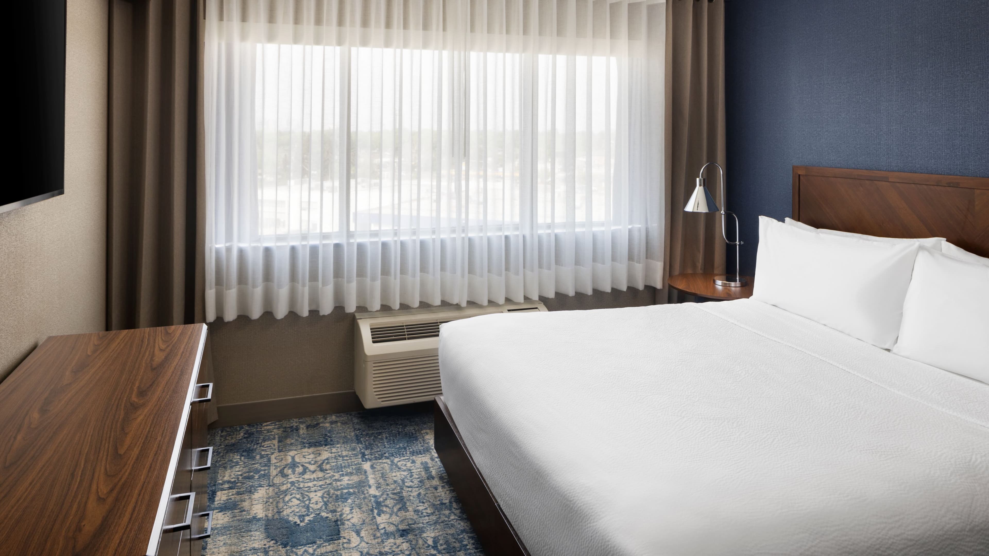 Four Points by Sheraton Edmonton South — 15