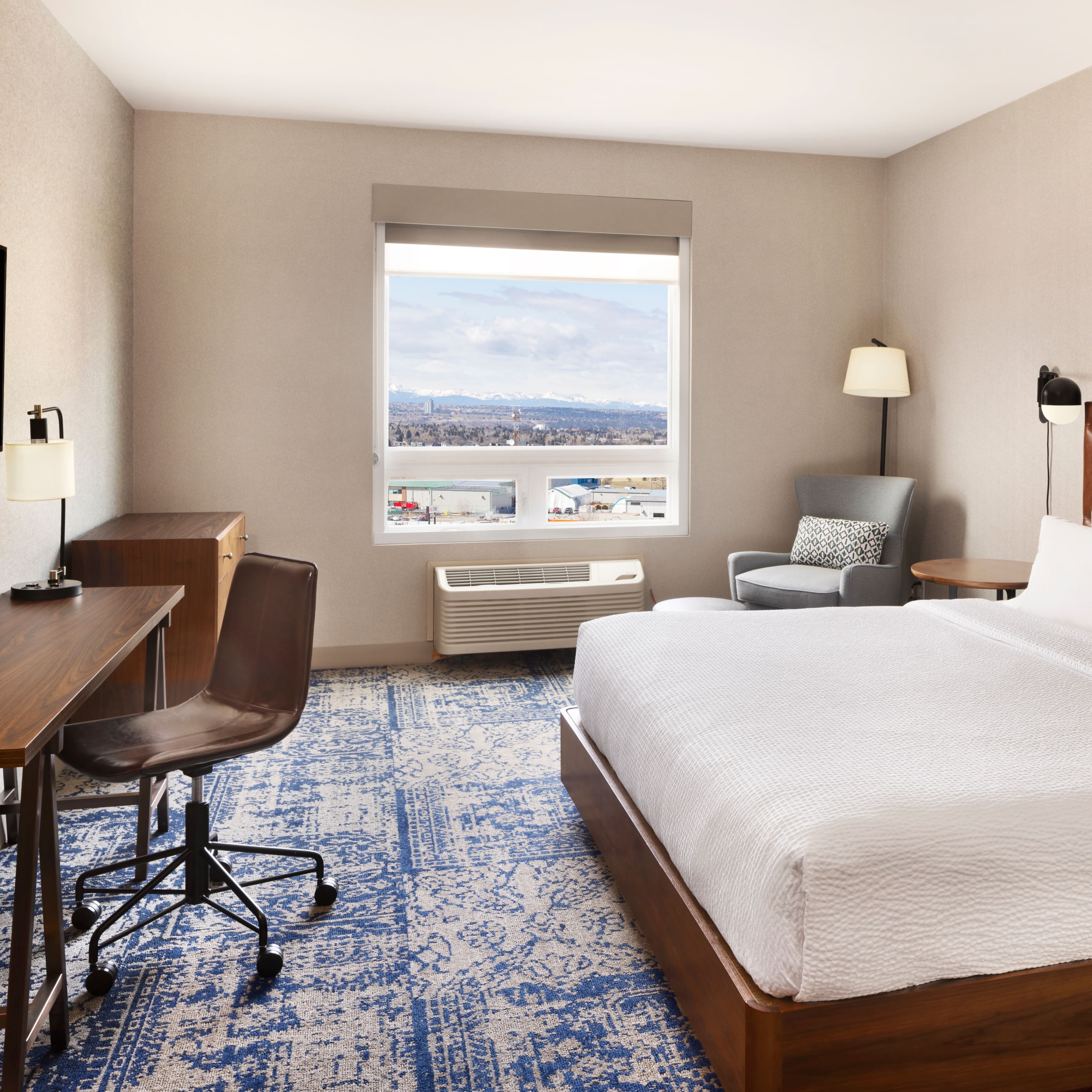 Four Points by Sheraton Calgary Airport - Image 1
