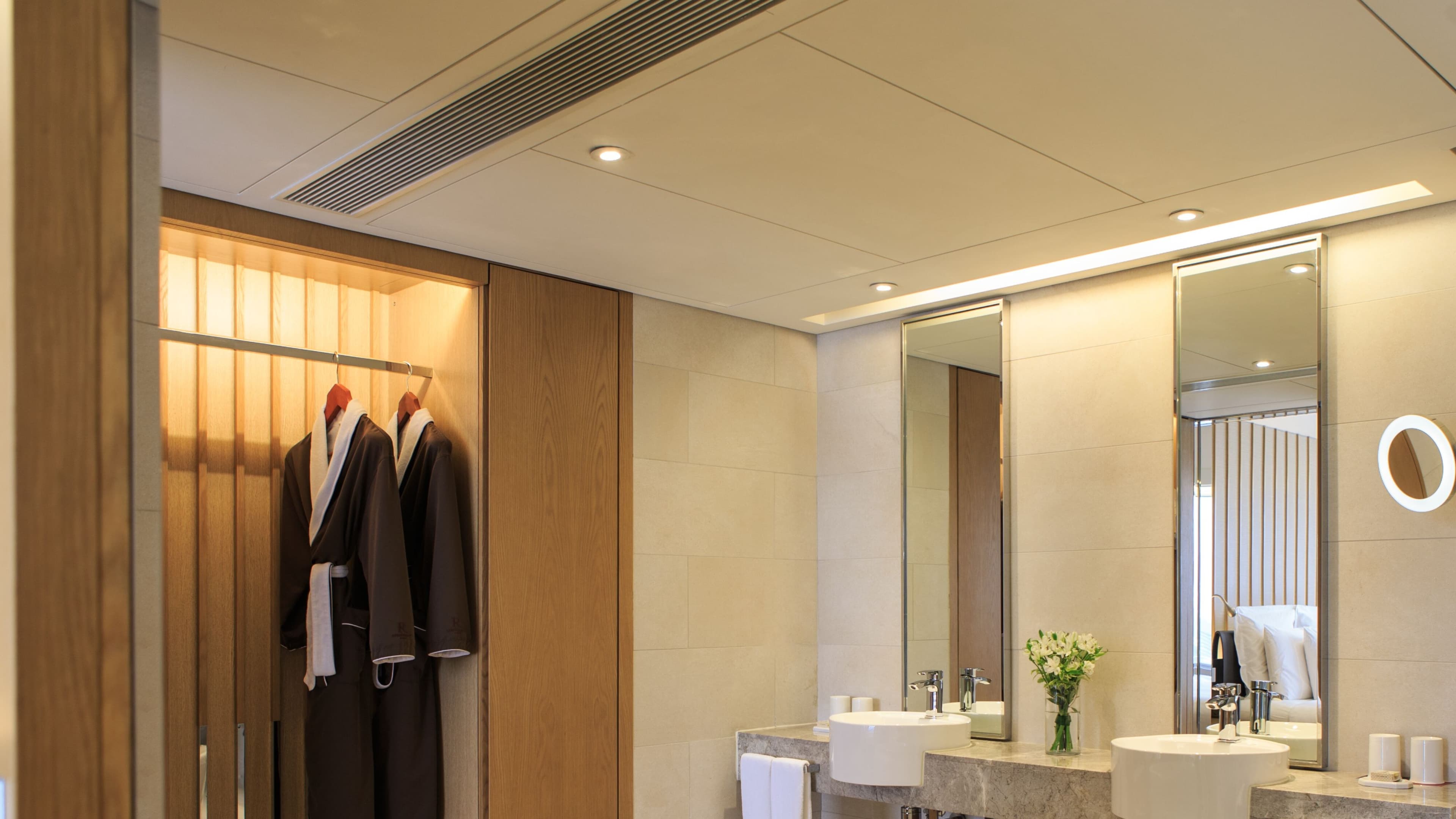Renaissance Hong Kong Harbour View Hotel — 20