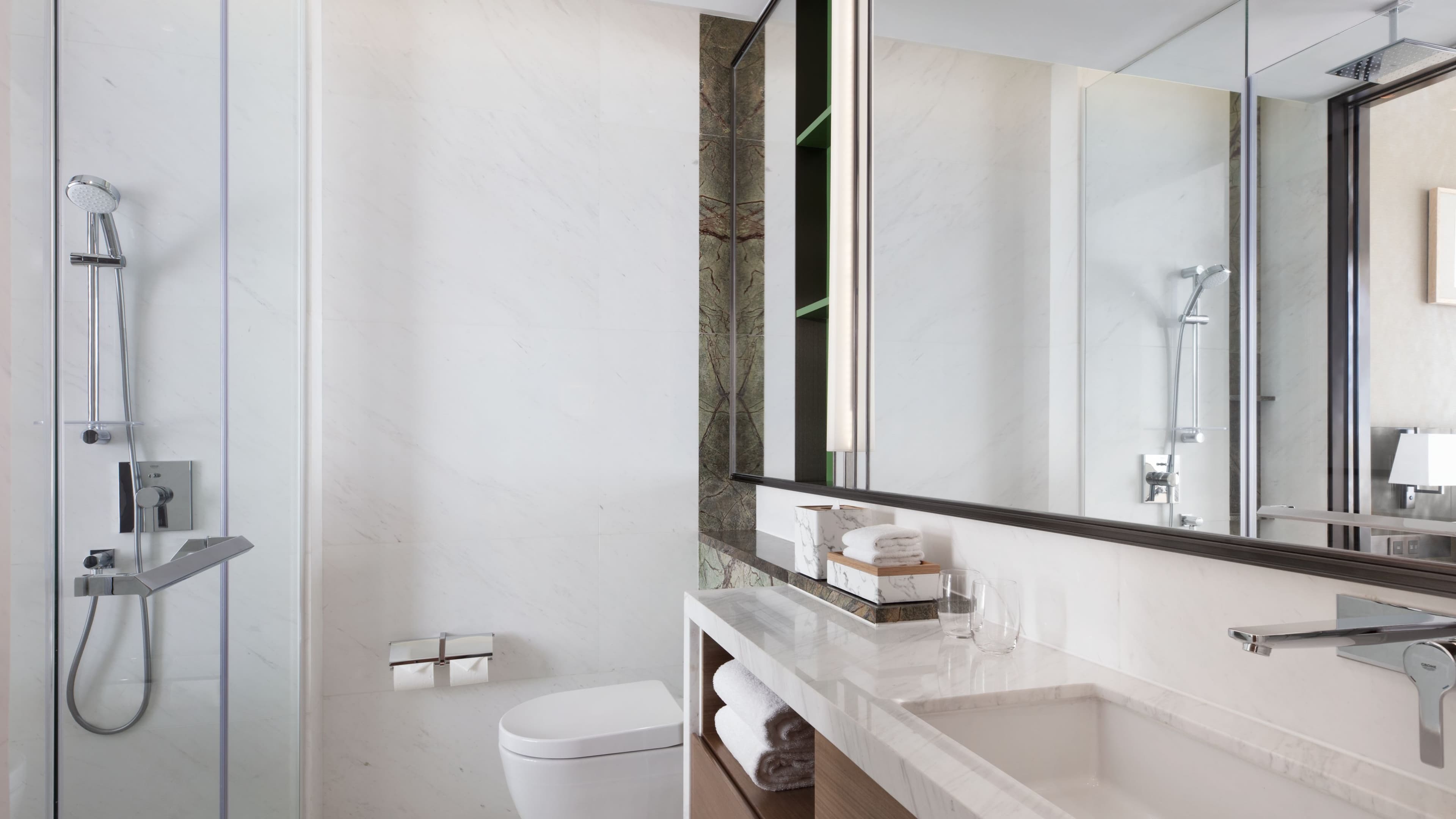 Sheraton Hong Kong Tung Chung Hotel - Image 4