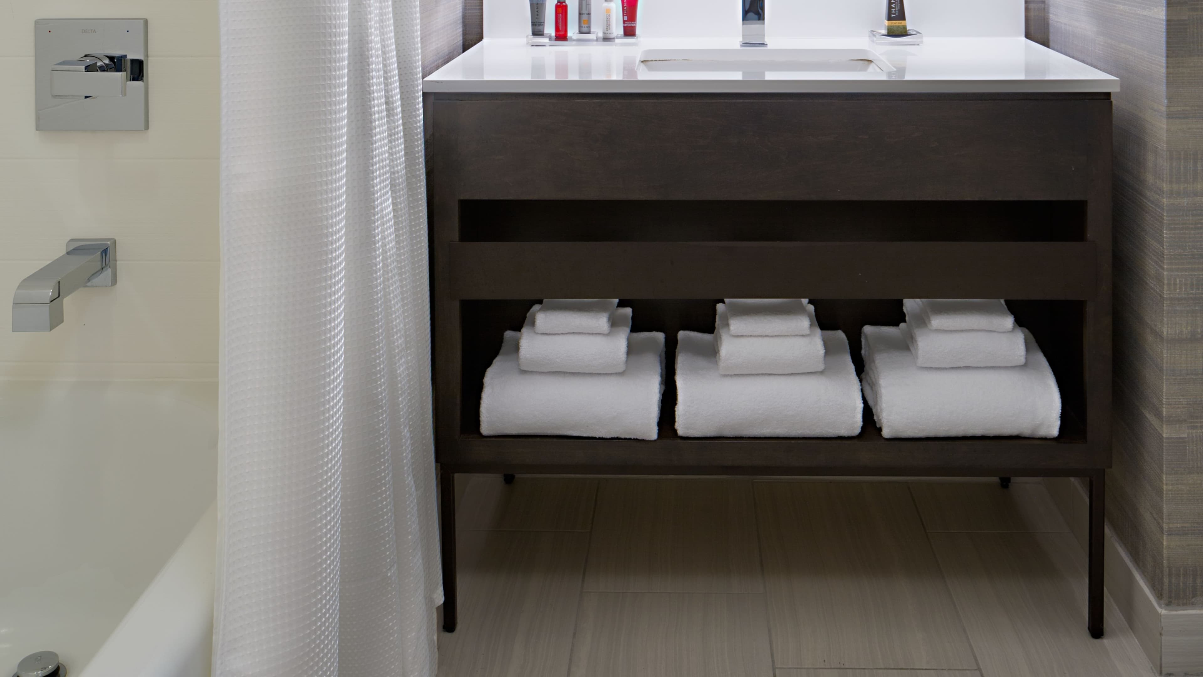 Guest Room 2 Queen Beds - Image 11