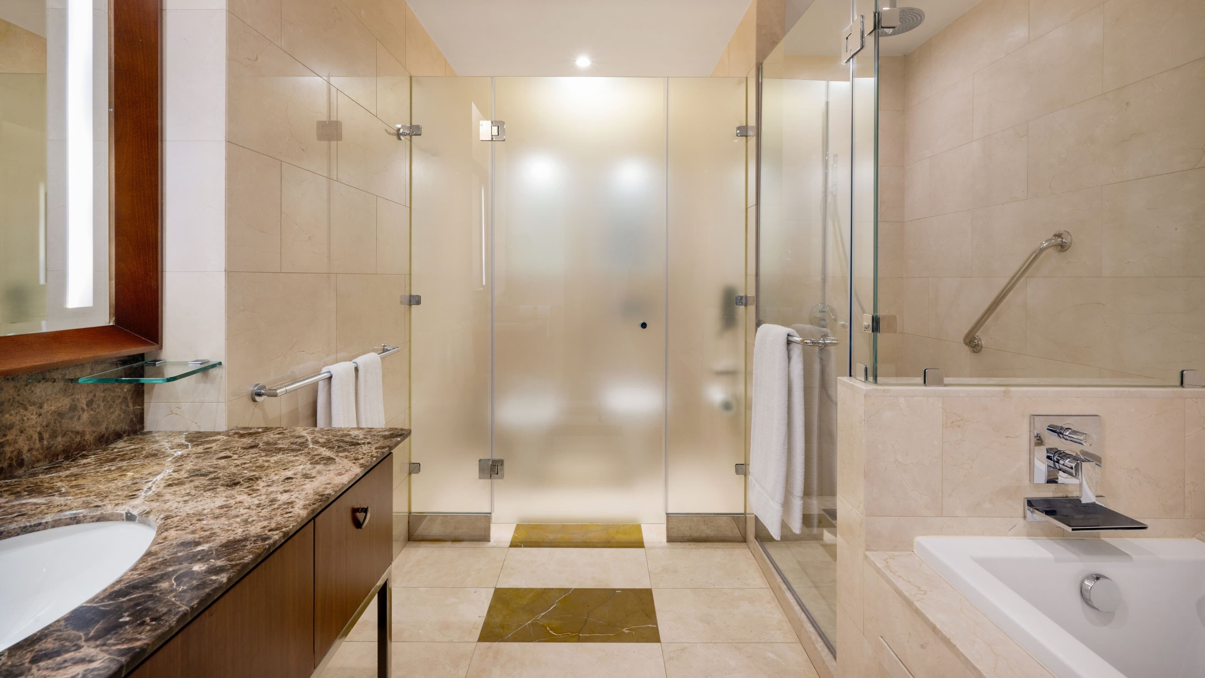 Deluxe Guest room - Image 9