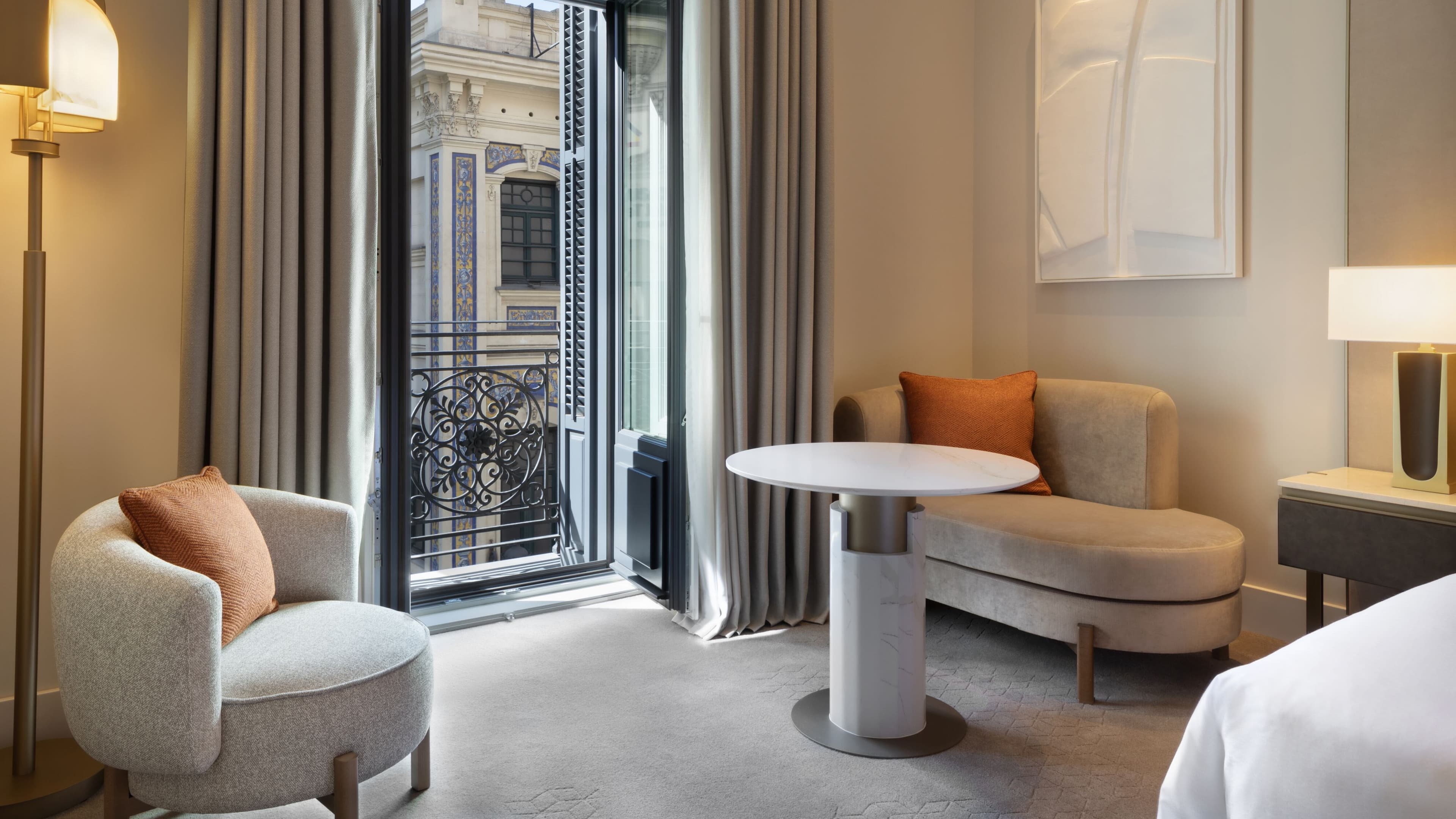 Deluxe Room - Image 4