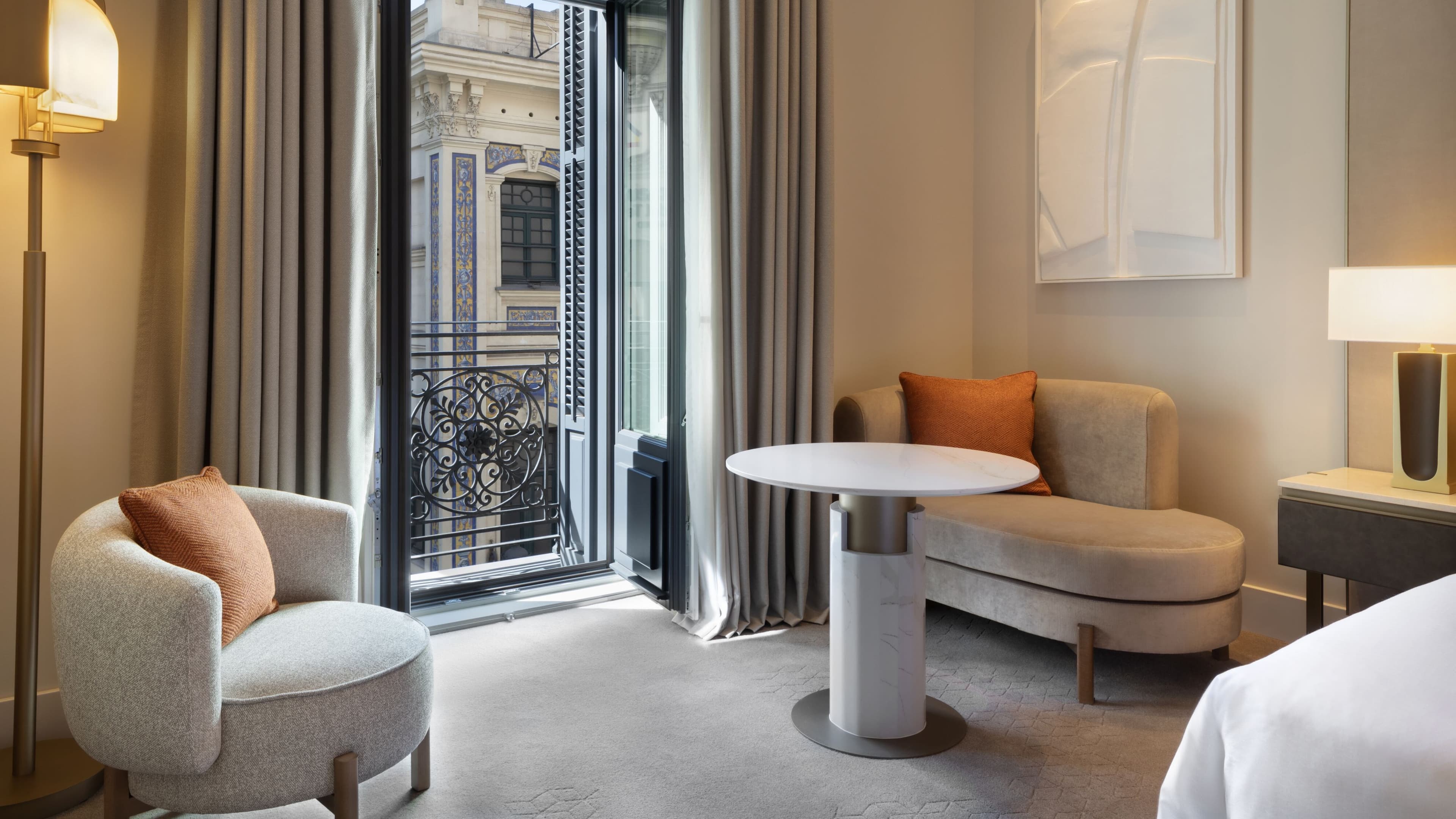 Deluxe Room - Image 5