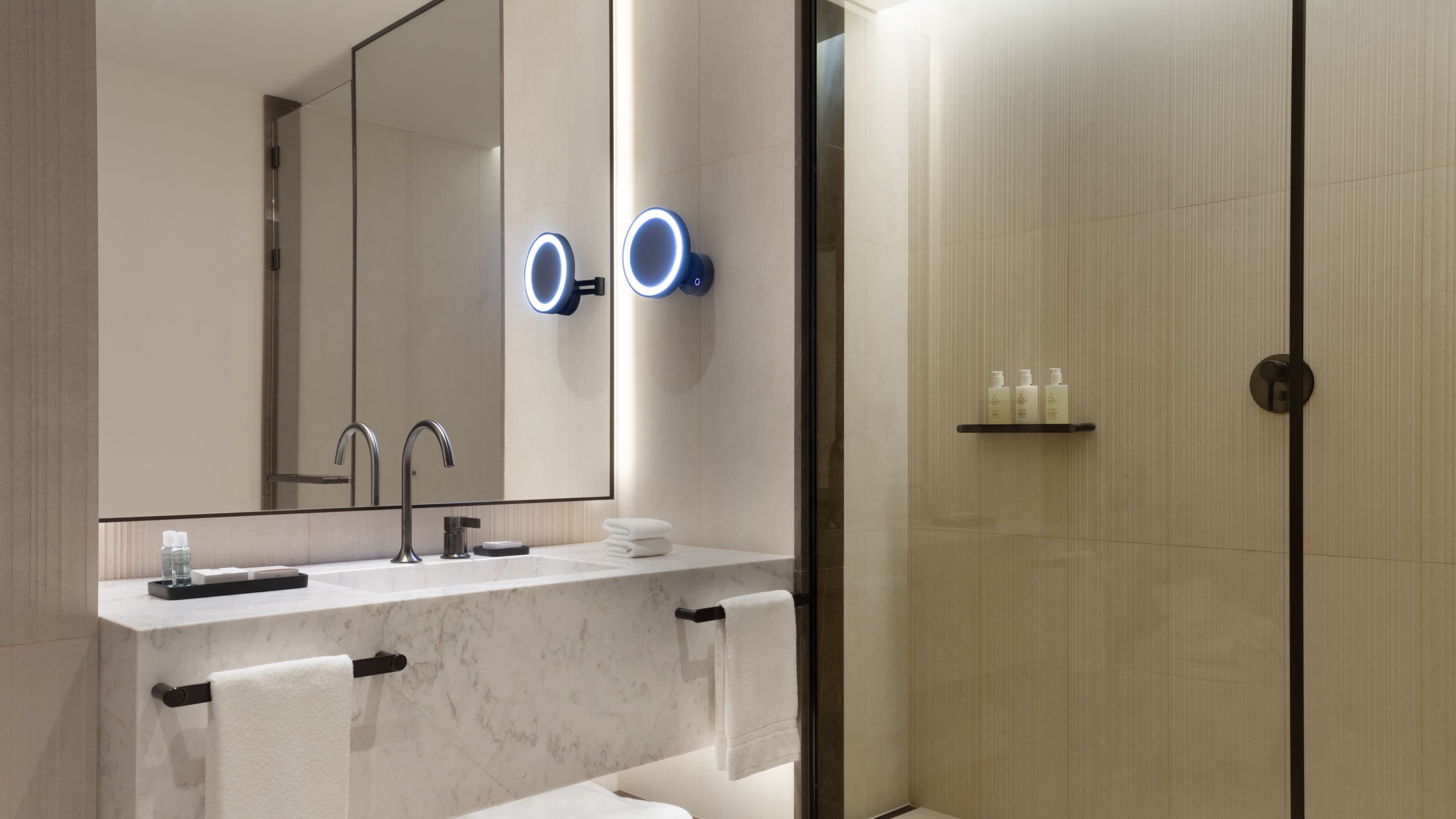 Deluxe Room - Image 9