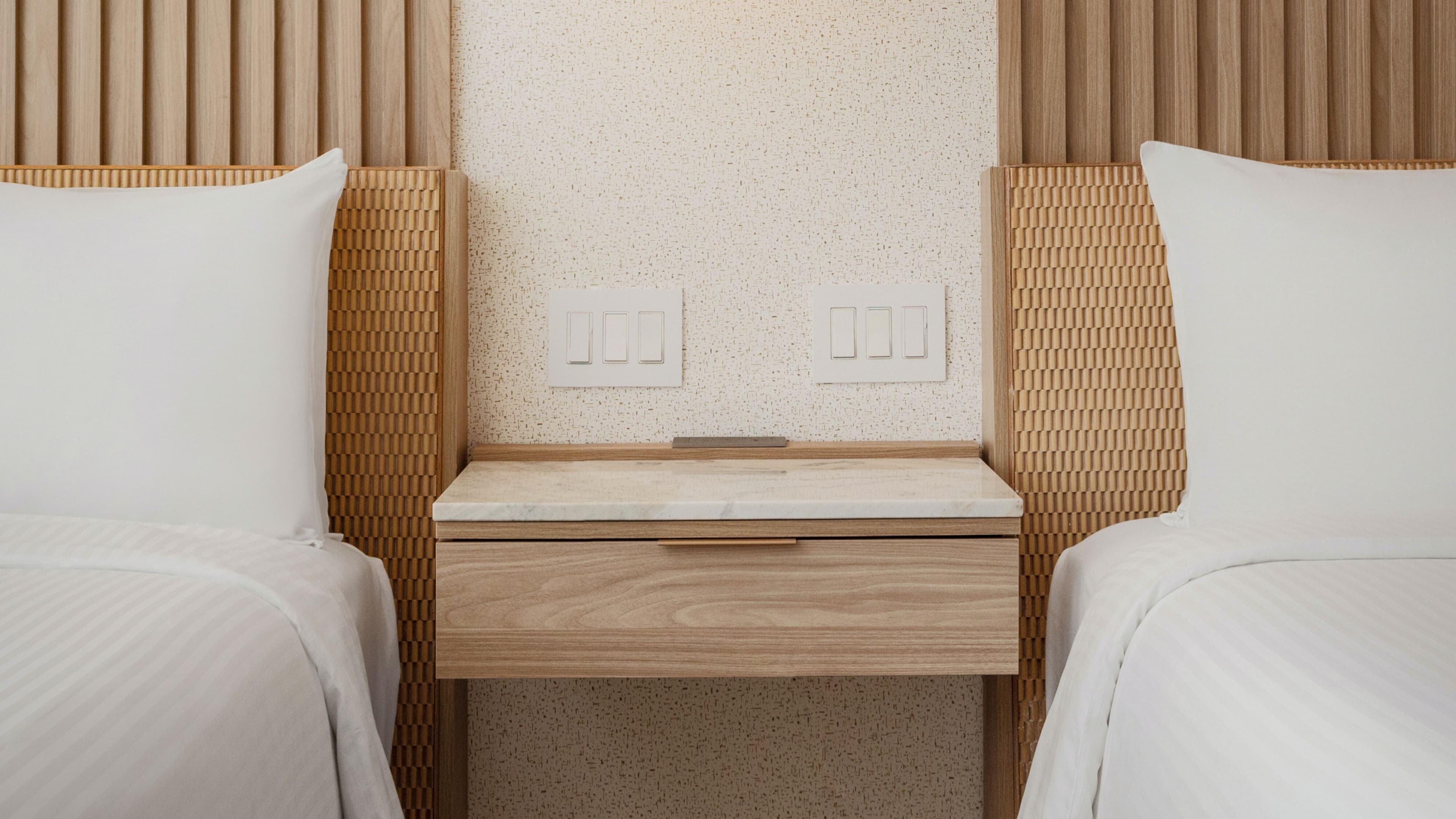 Deluxe Guest room - Image 7