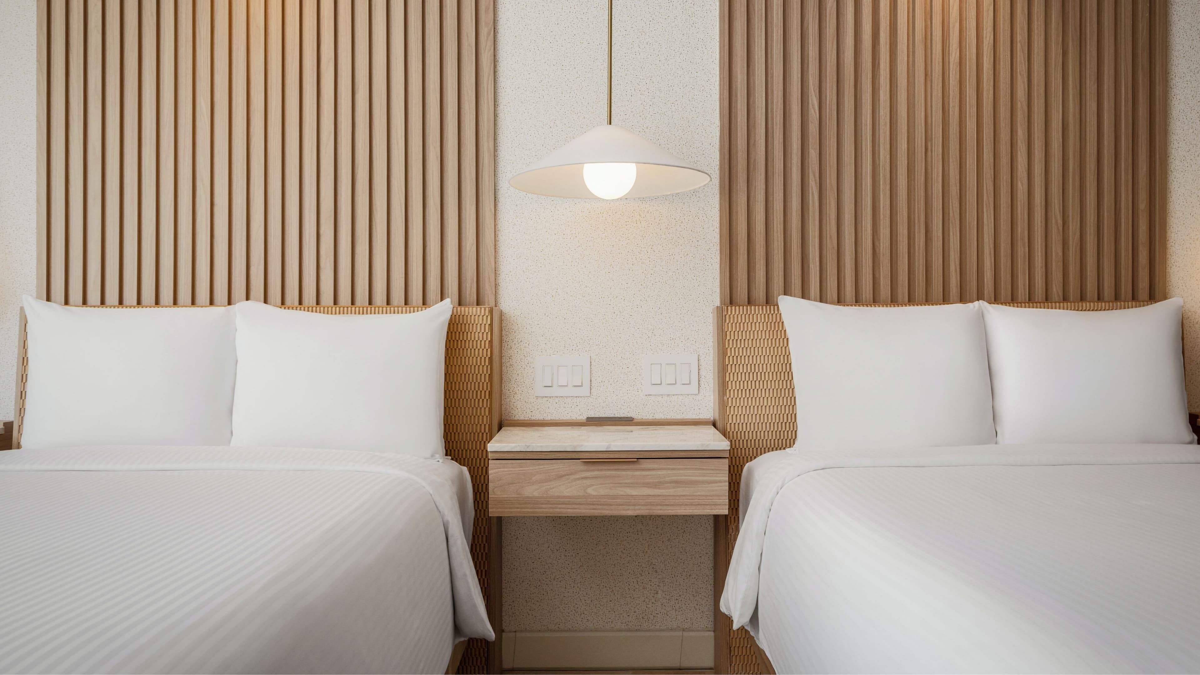 Deluxe Guest room - Image 6