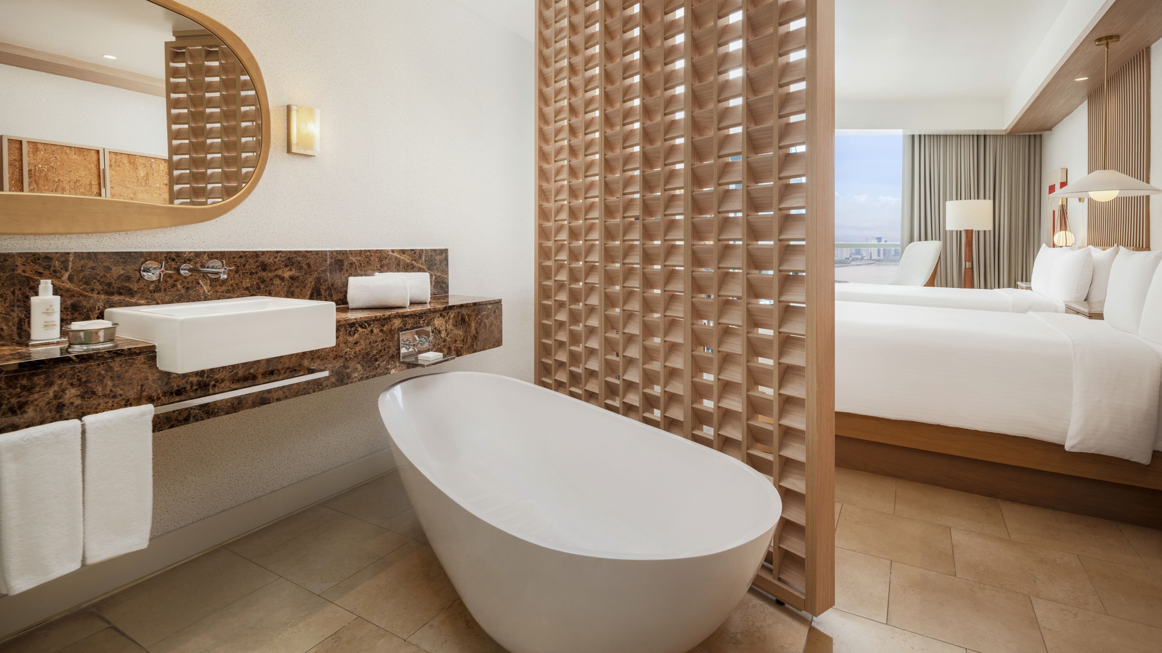 Deluxe Guest room - Image 10