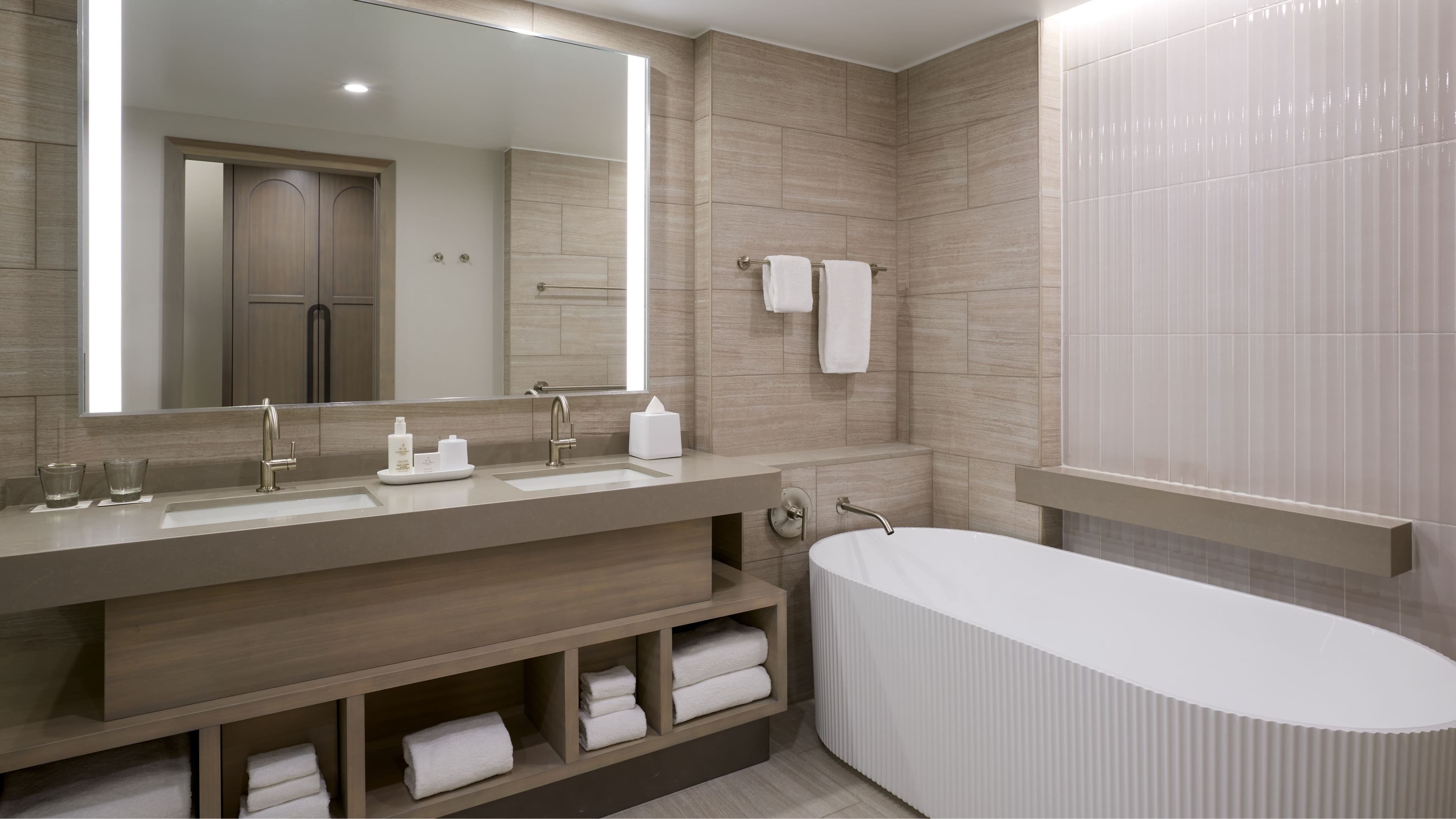Deluxe Guest room - Image 5