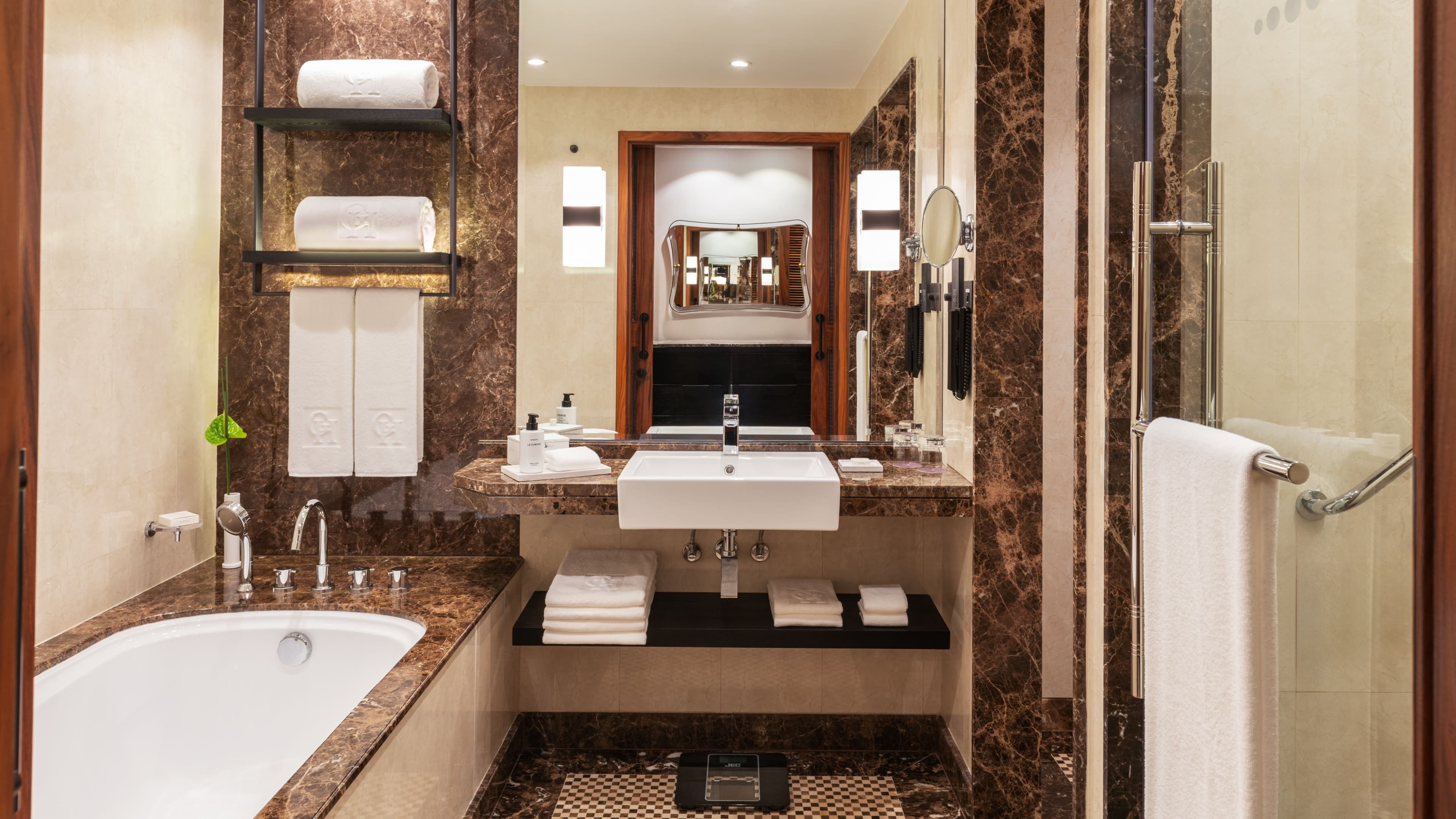 Superior Deluxe Room - Image 6