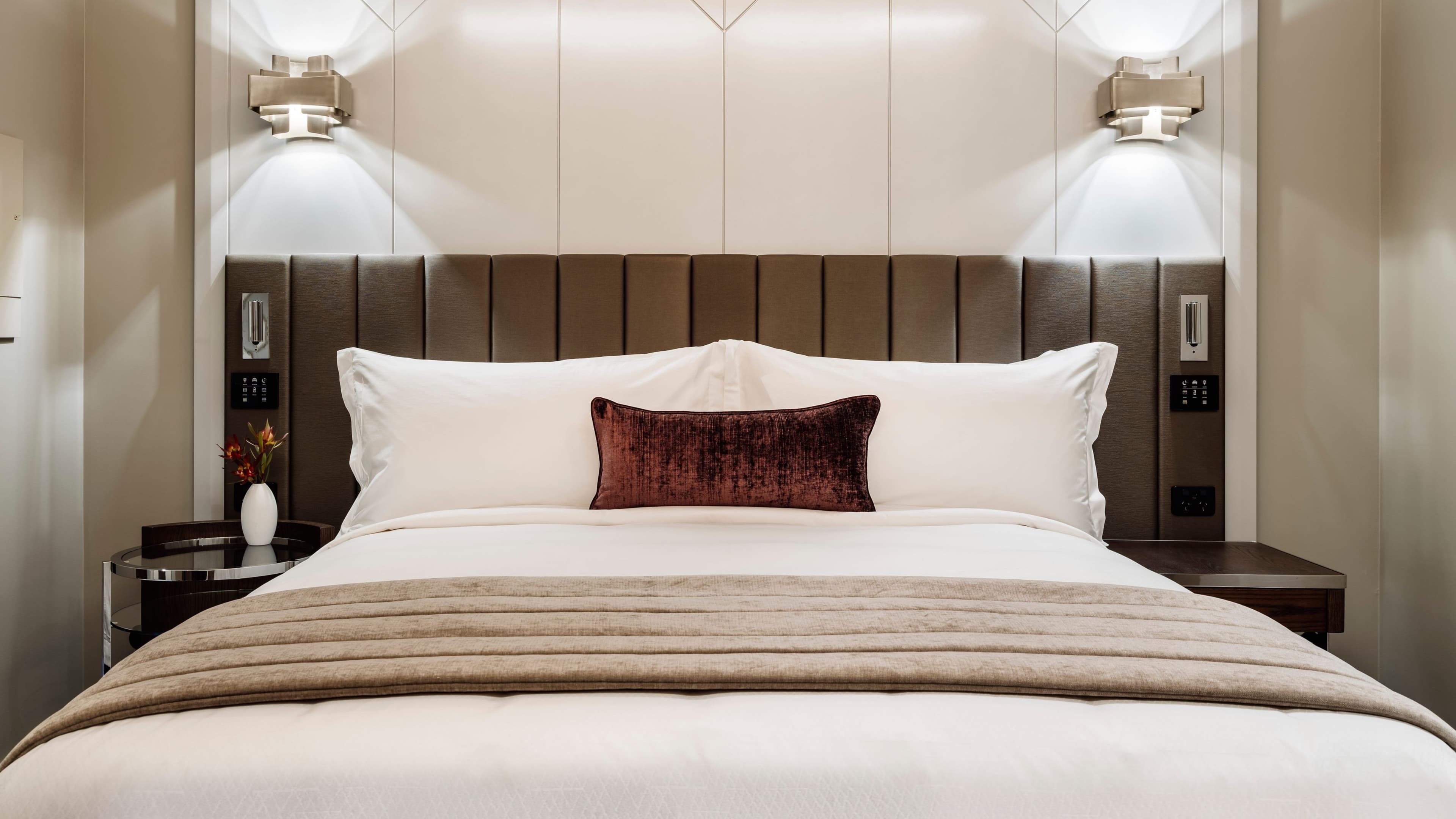 Deco King Room - Image 1