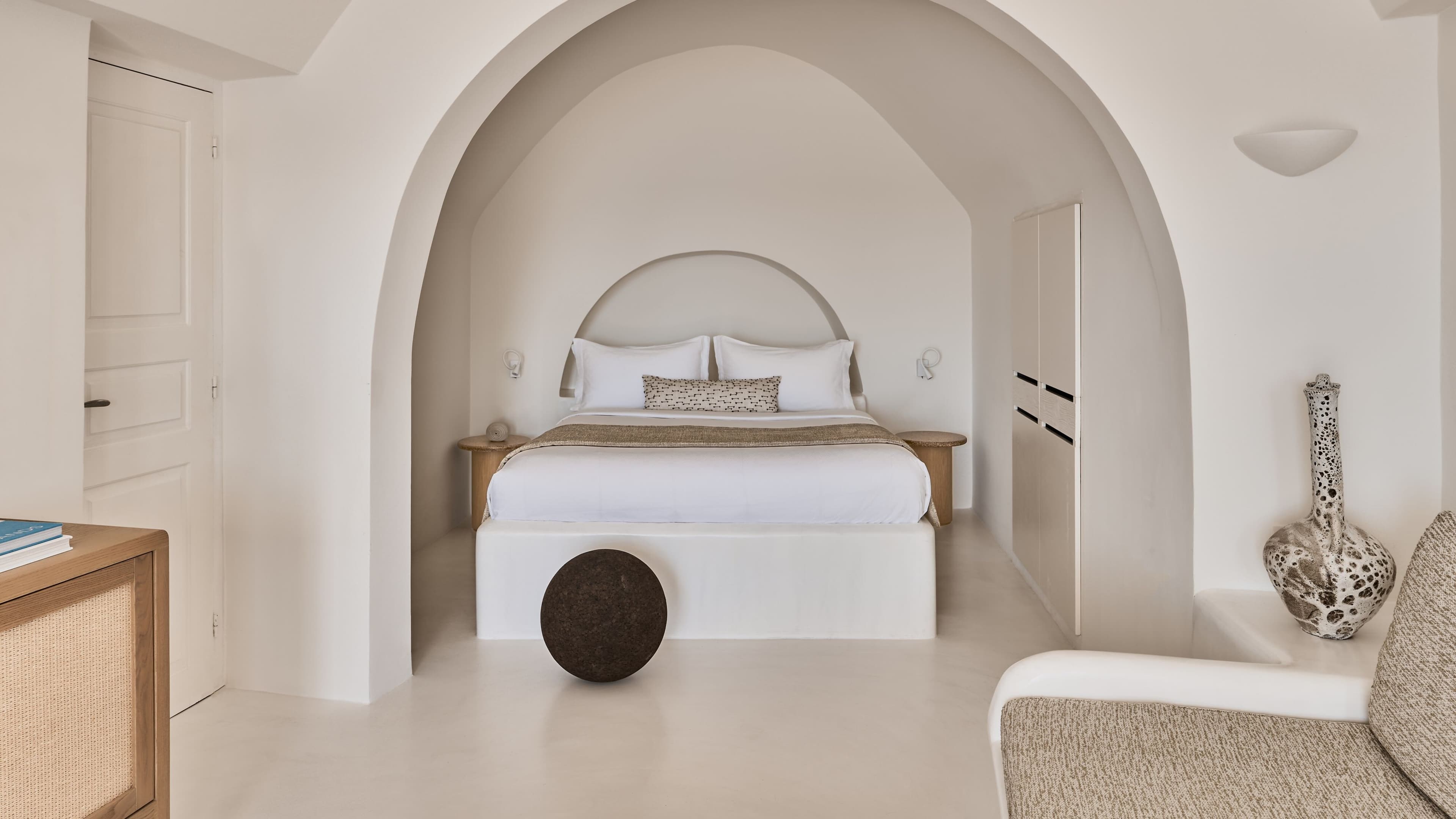 Mystique, a Luxury Collection Hotel, Santorini — 14