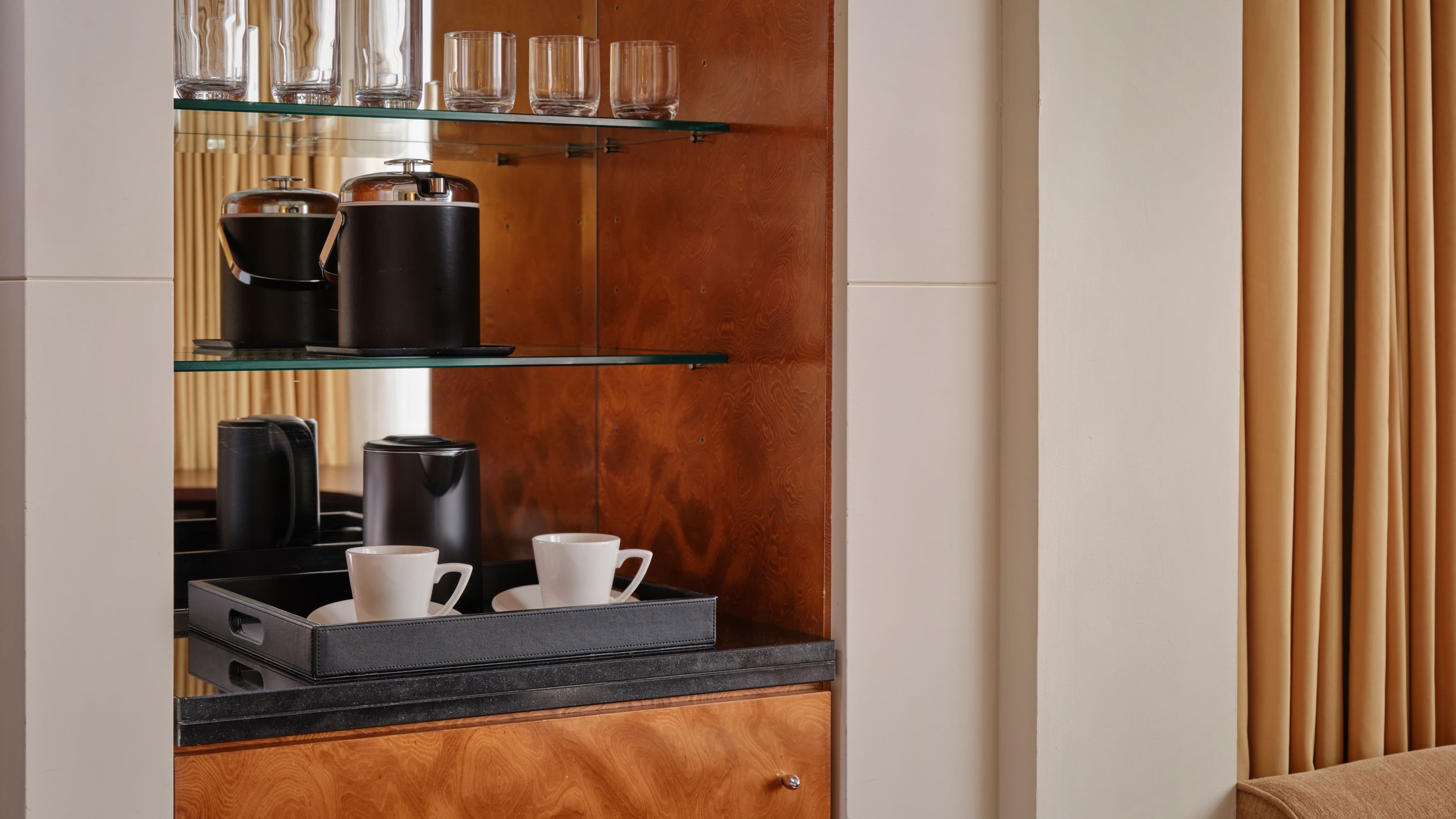 Executive Suite - Image 5