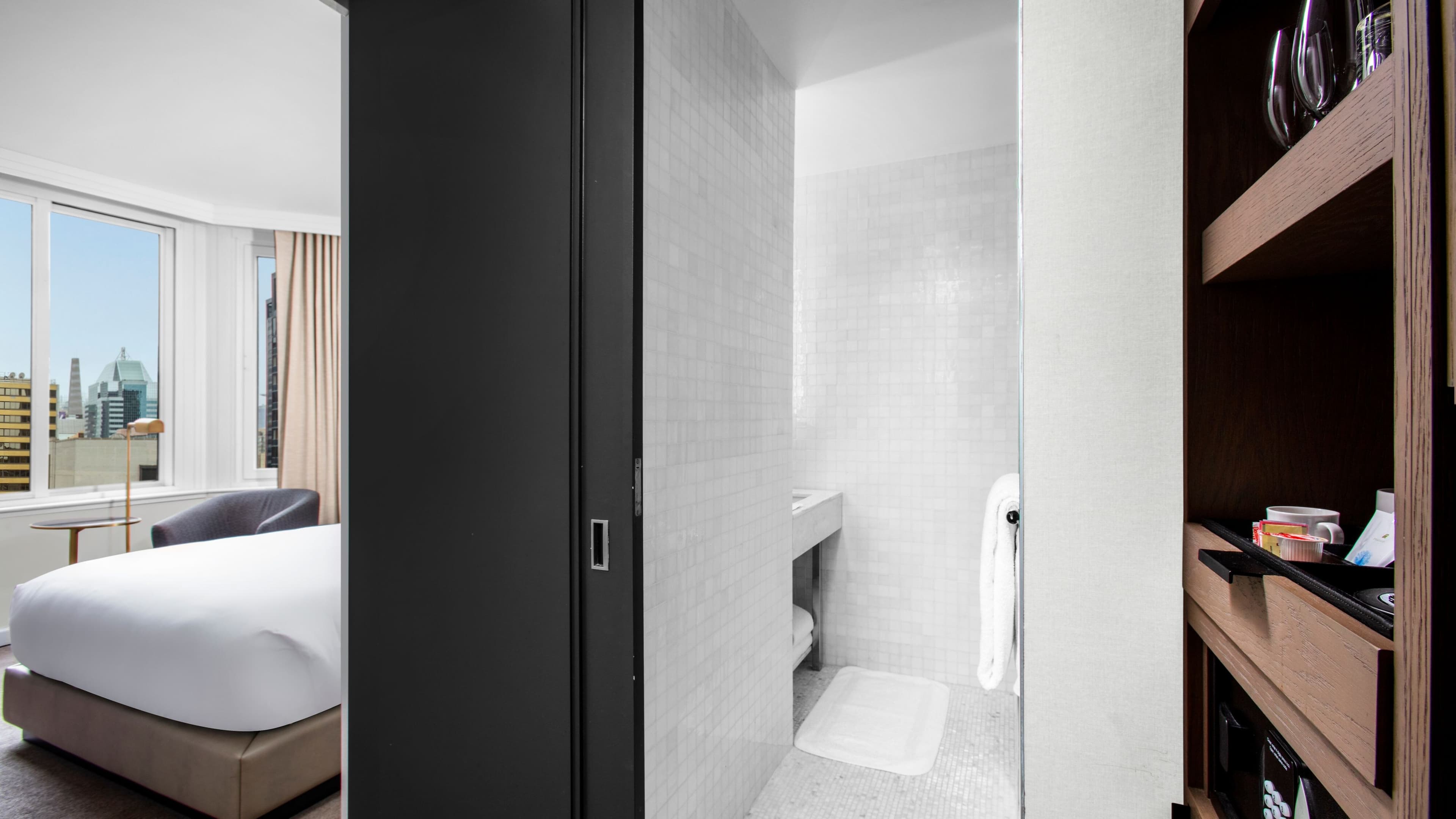 Deluxe Queen Guest Room - Image 2