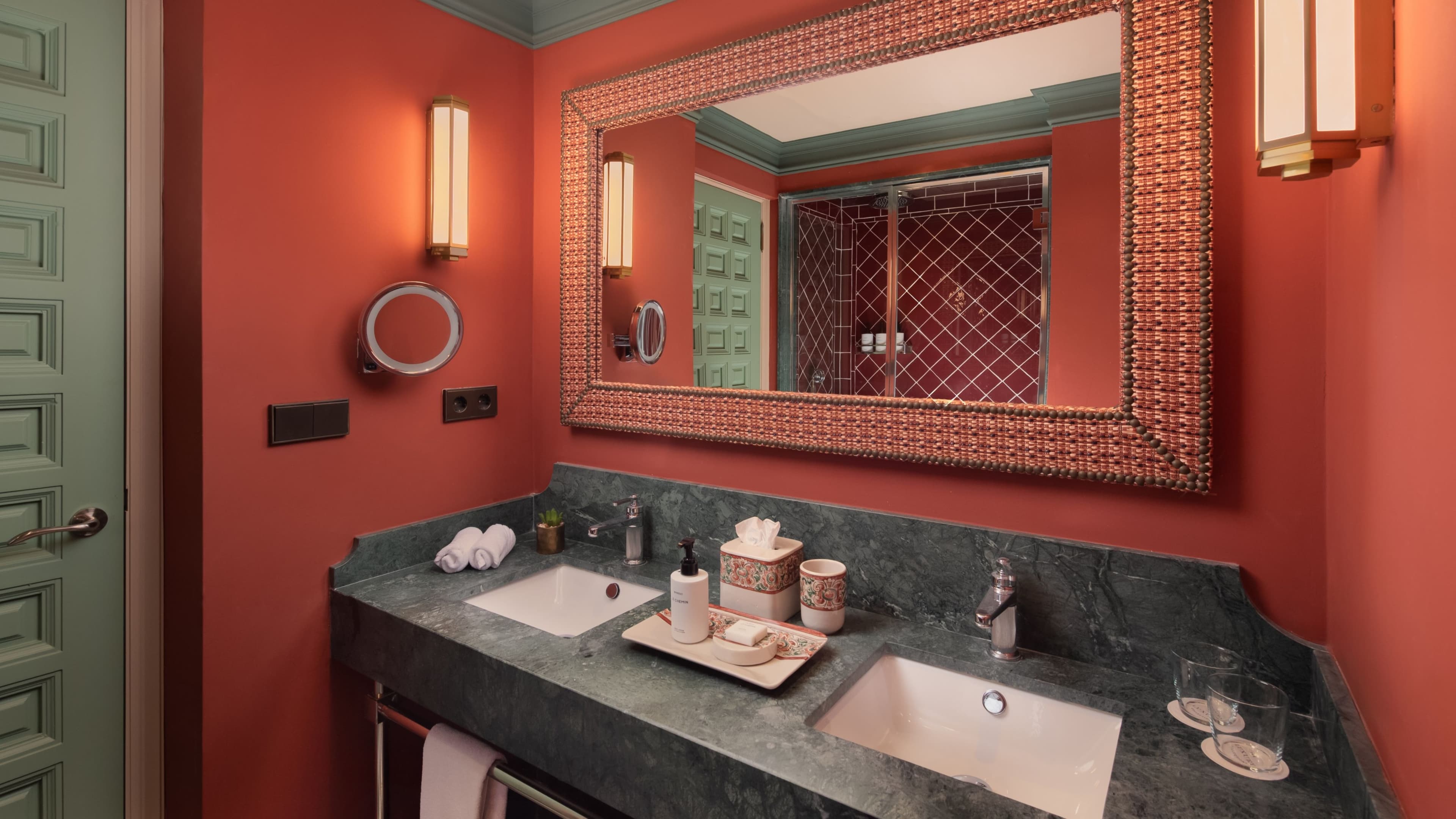 Deluxe Classic Room - Image 4