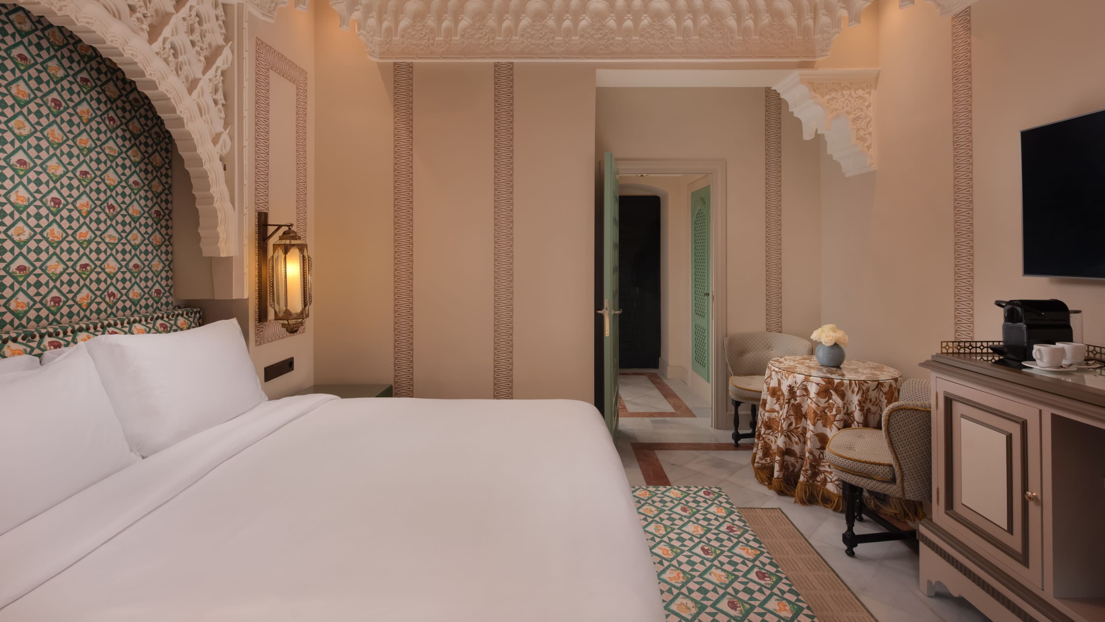Deluxe Classic Room - Image 2