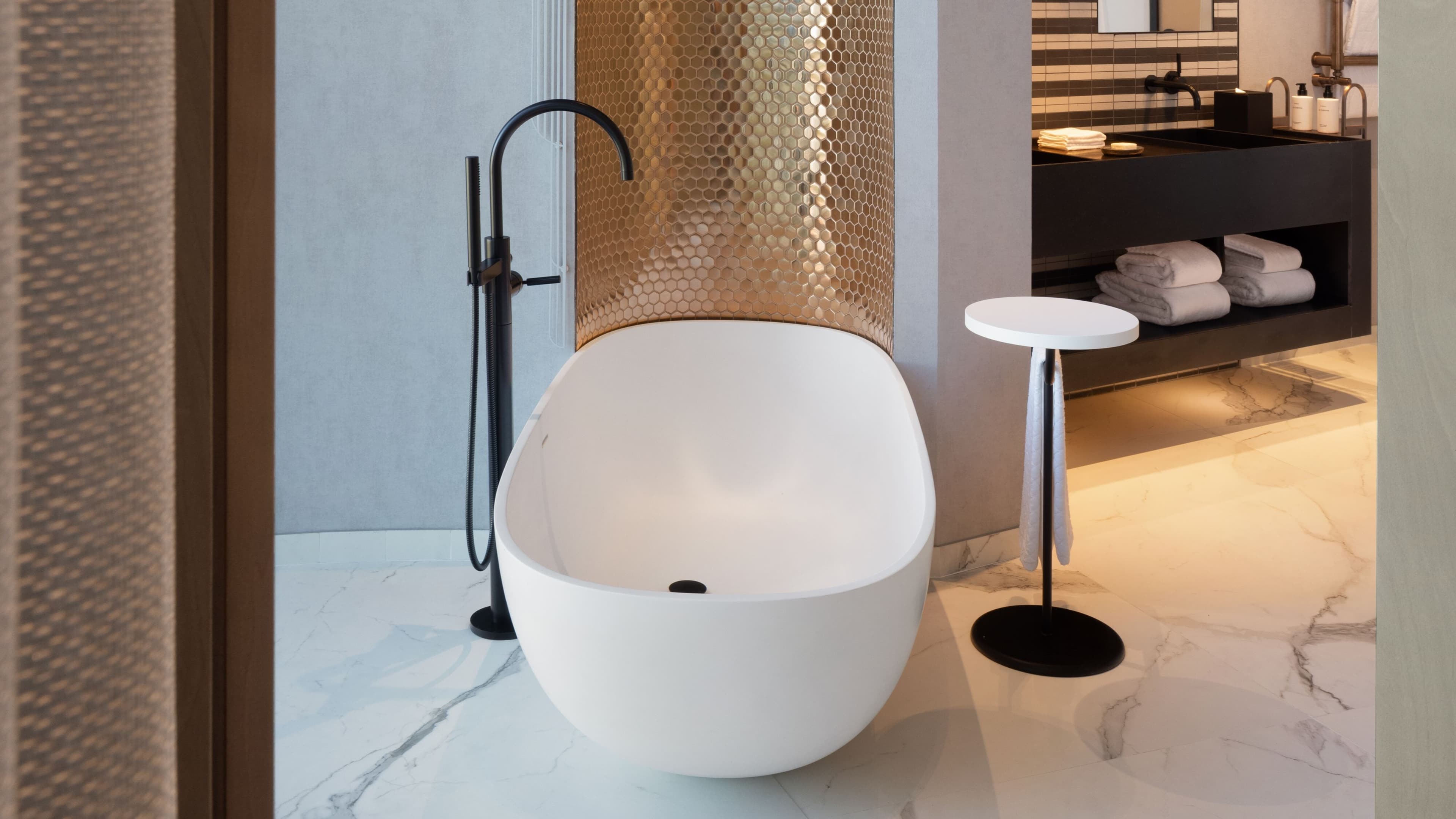 Paragraph Freedom Square, a Luxury Collection Hotel, Tbilisi — 20