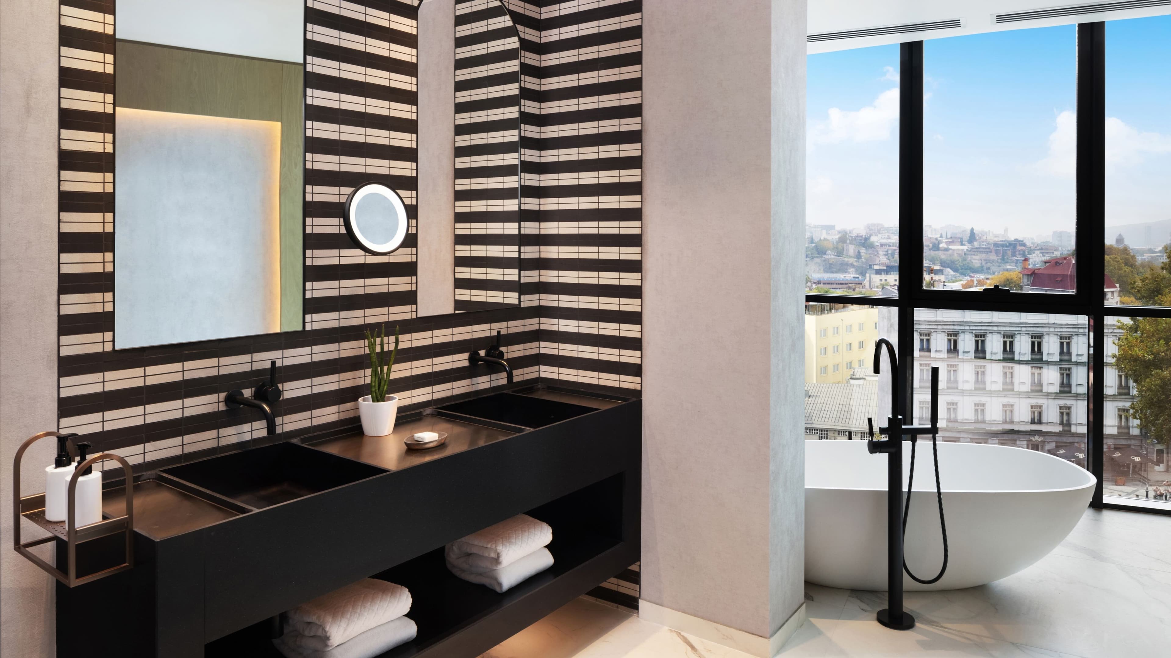 Paragraph Freedom Square, a Luxury Collection Hotel, Tbilisi — 23