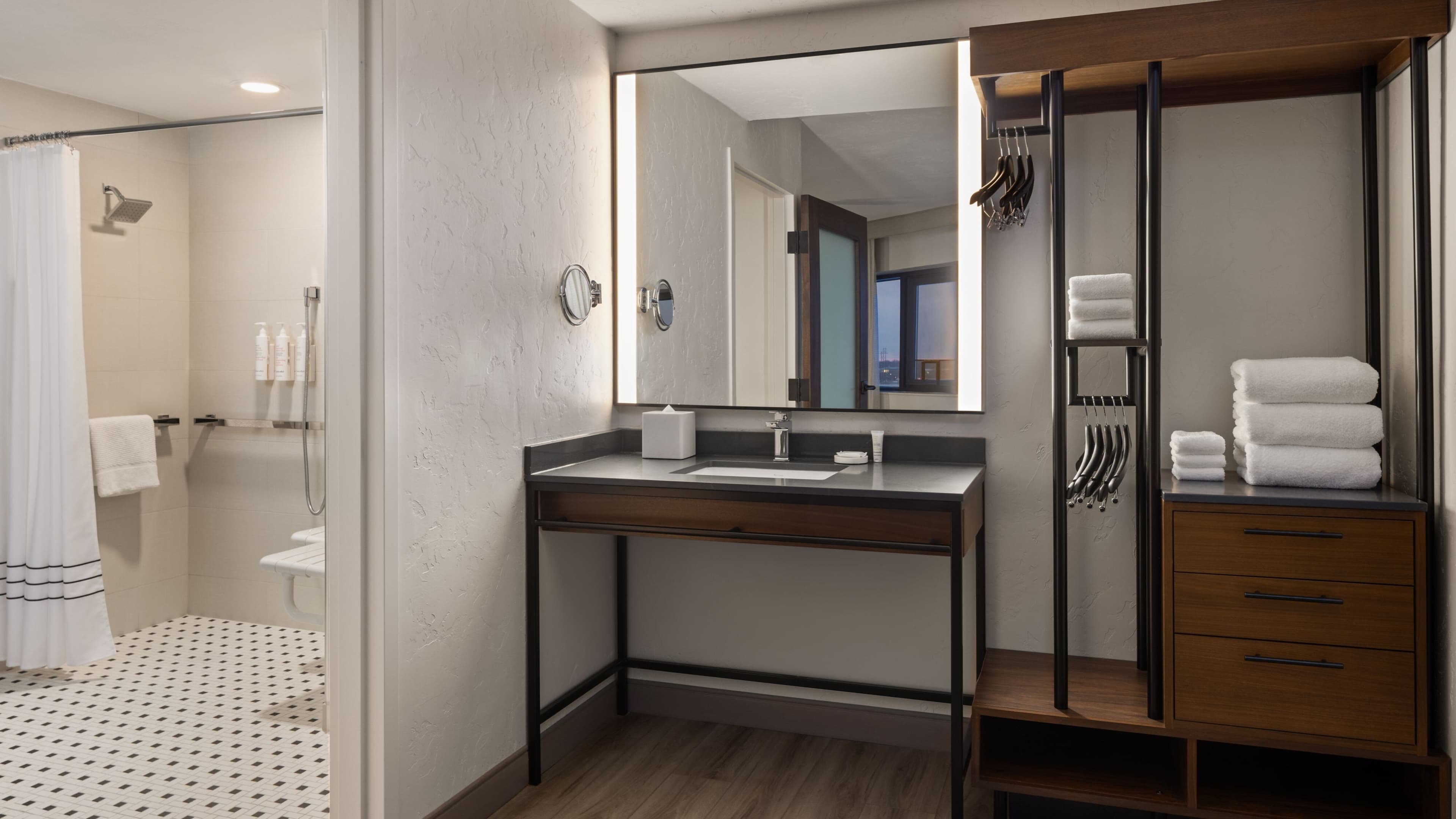 Oshkosh Marriott Waterfront Hotel & Convention Center - Image 4