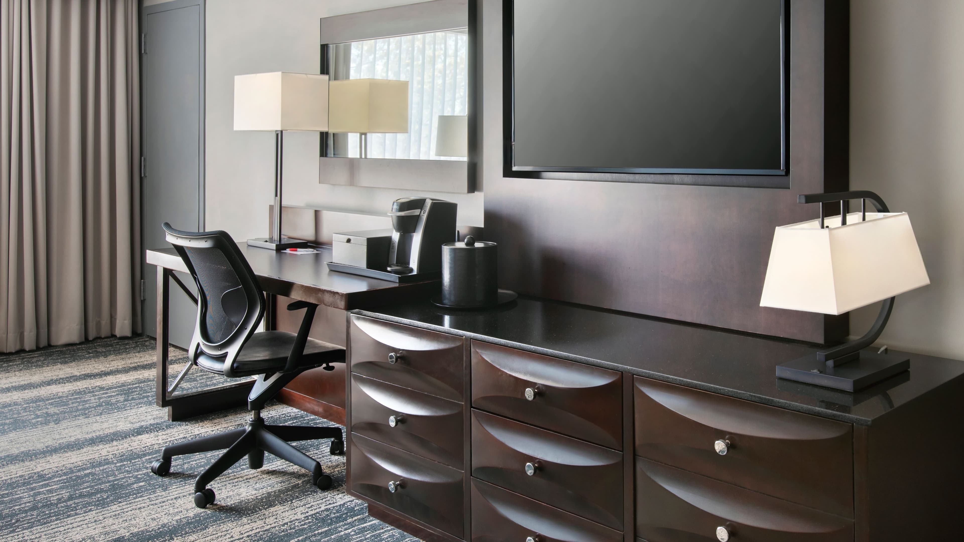 Boston Marriott Burlington - Image 4