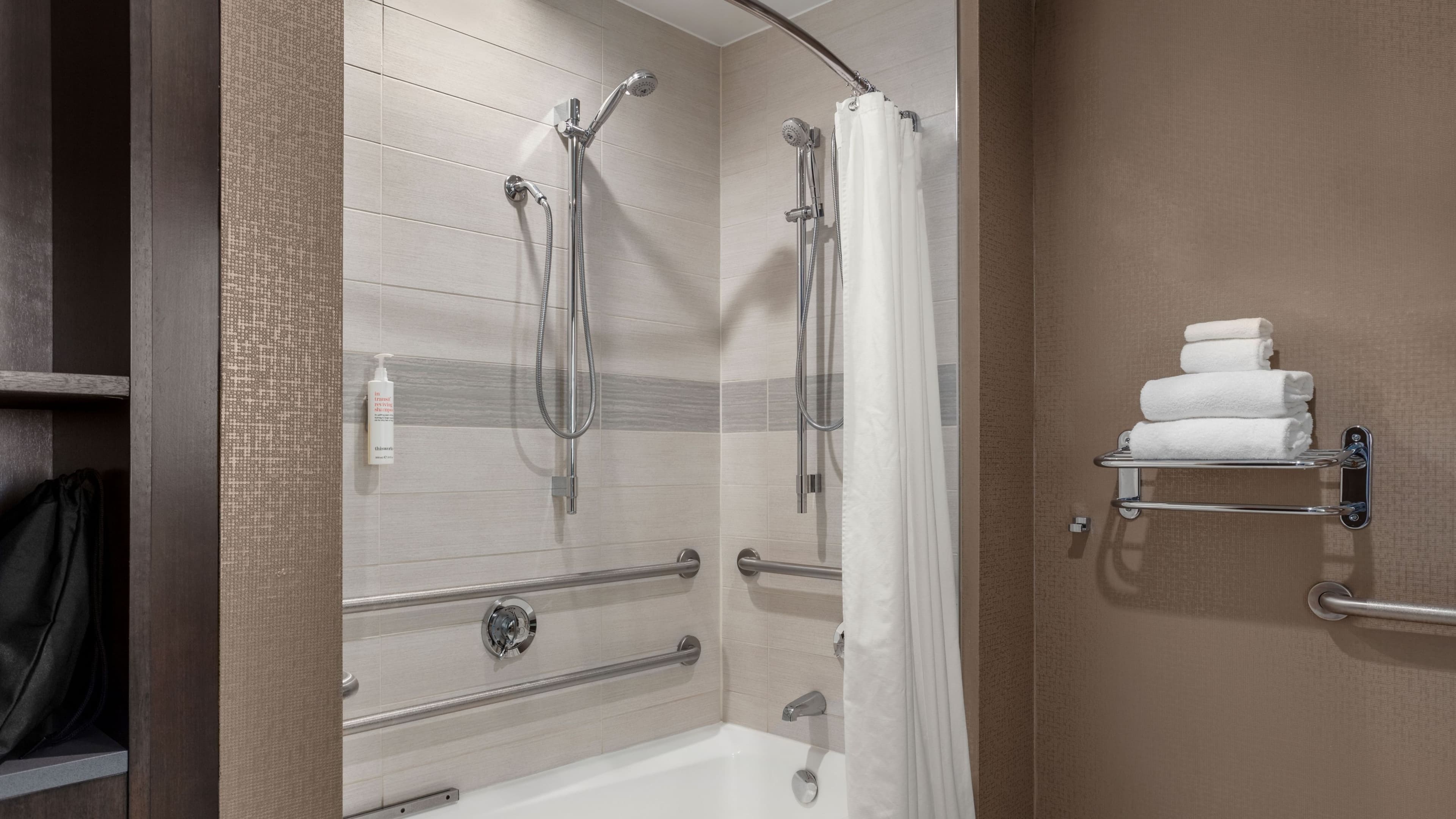 Holiday Inn Express & Suites Boston - Cambridge — 12
