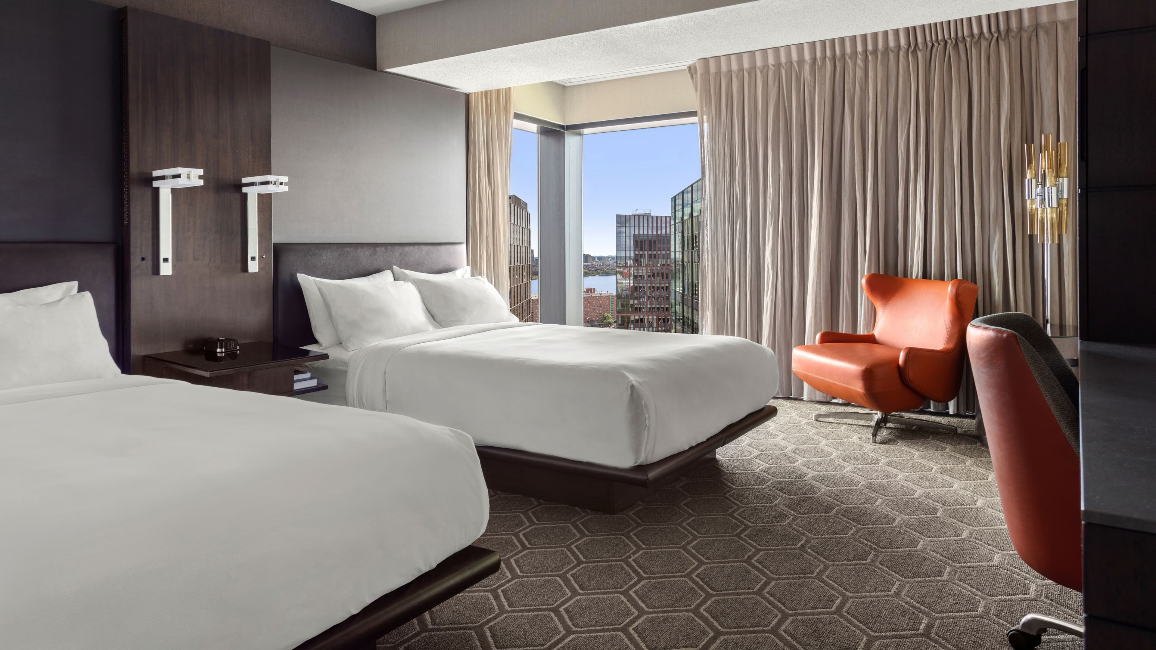 Holiday Inn Express & Suites Boston - Cambridge - Image 3