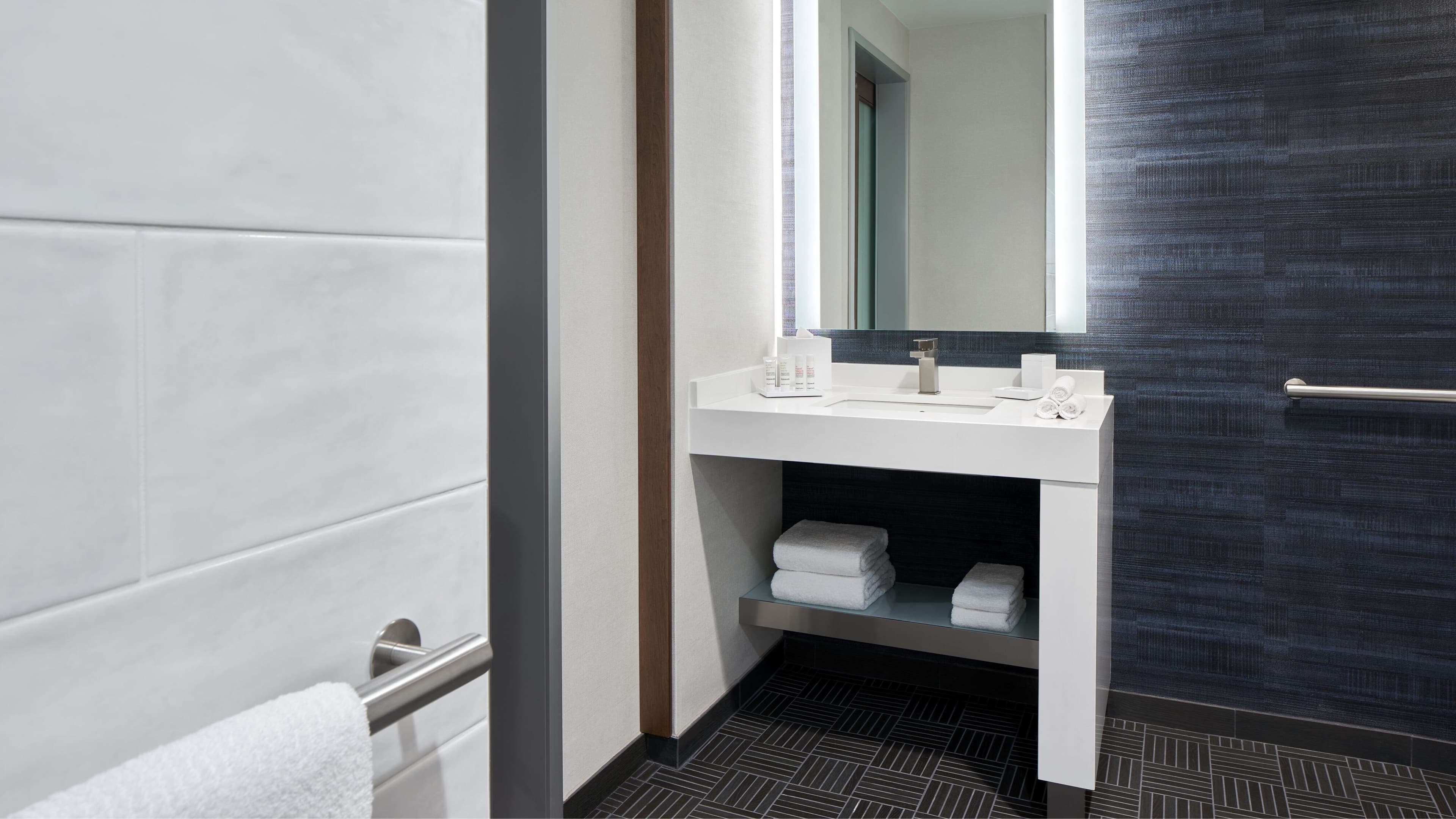 Deluxe Guest room - Image 4