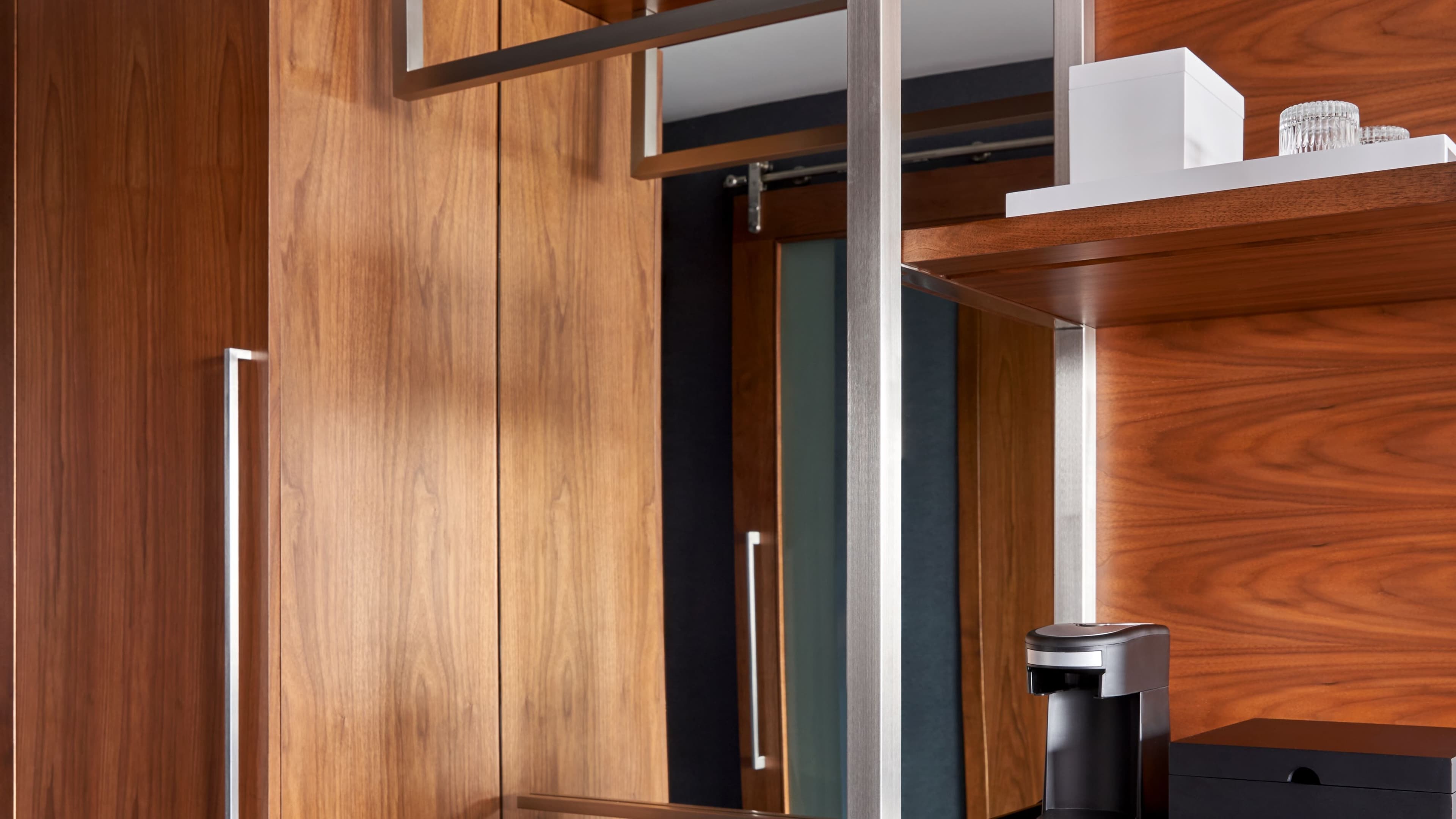 Deluxe Guest room - Image 5