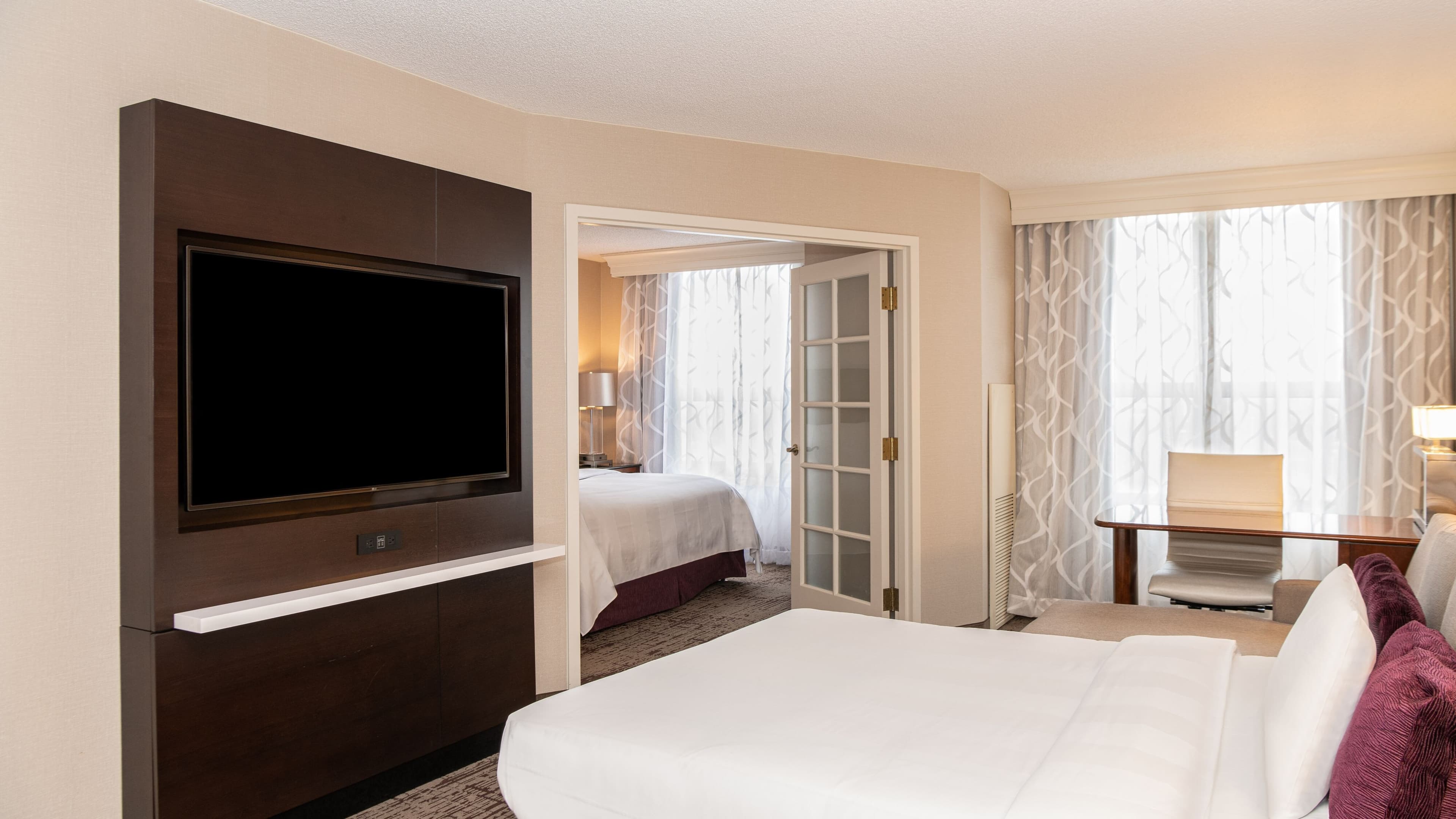 Holiday Inn Express & Suites Chicago O'Hare Airport — 10
