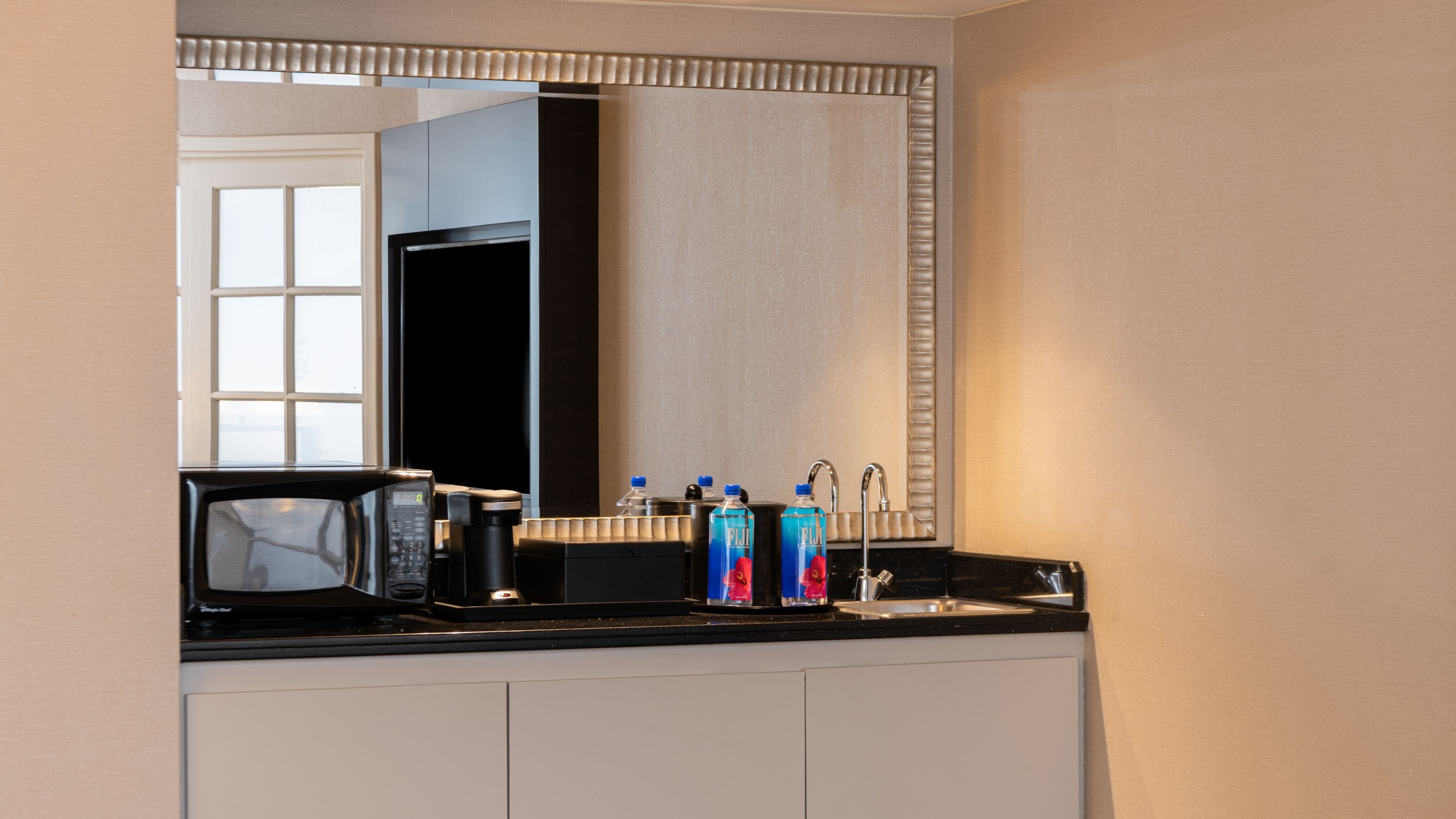 Holiday Inn Express & Suites Chicago O'Hare Airport — 13