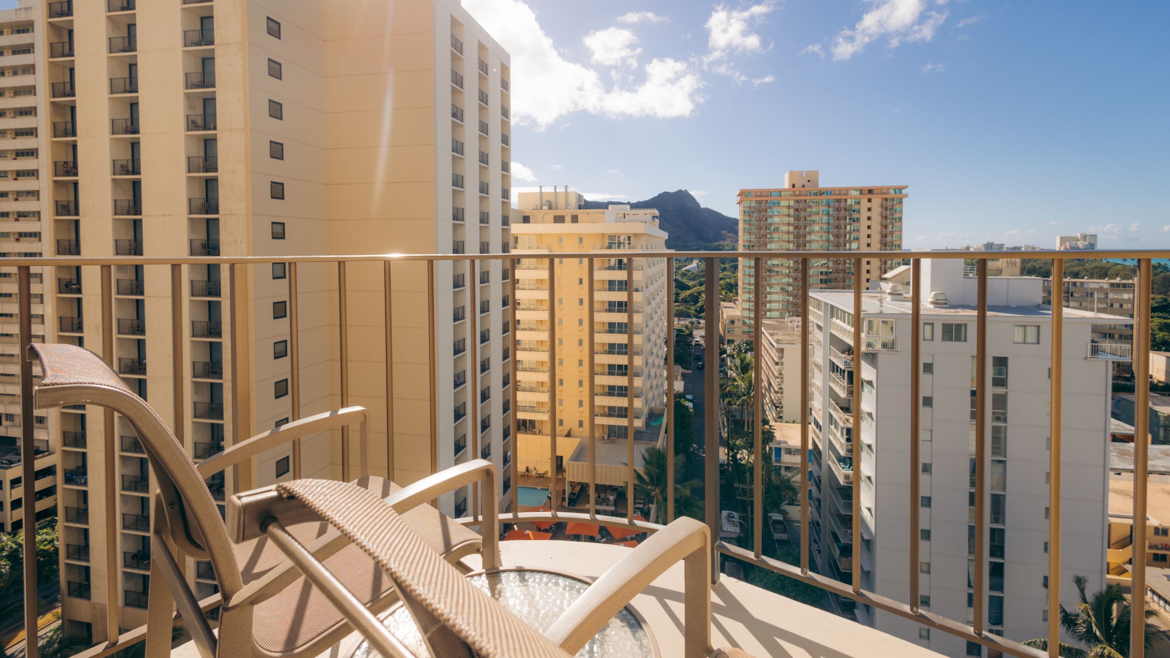 Waikiki City View(1 King) - Image 11