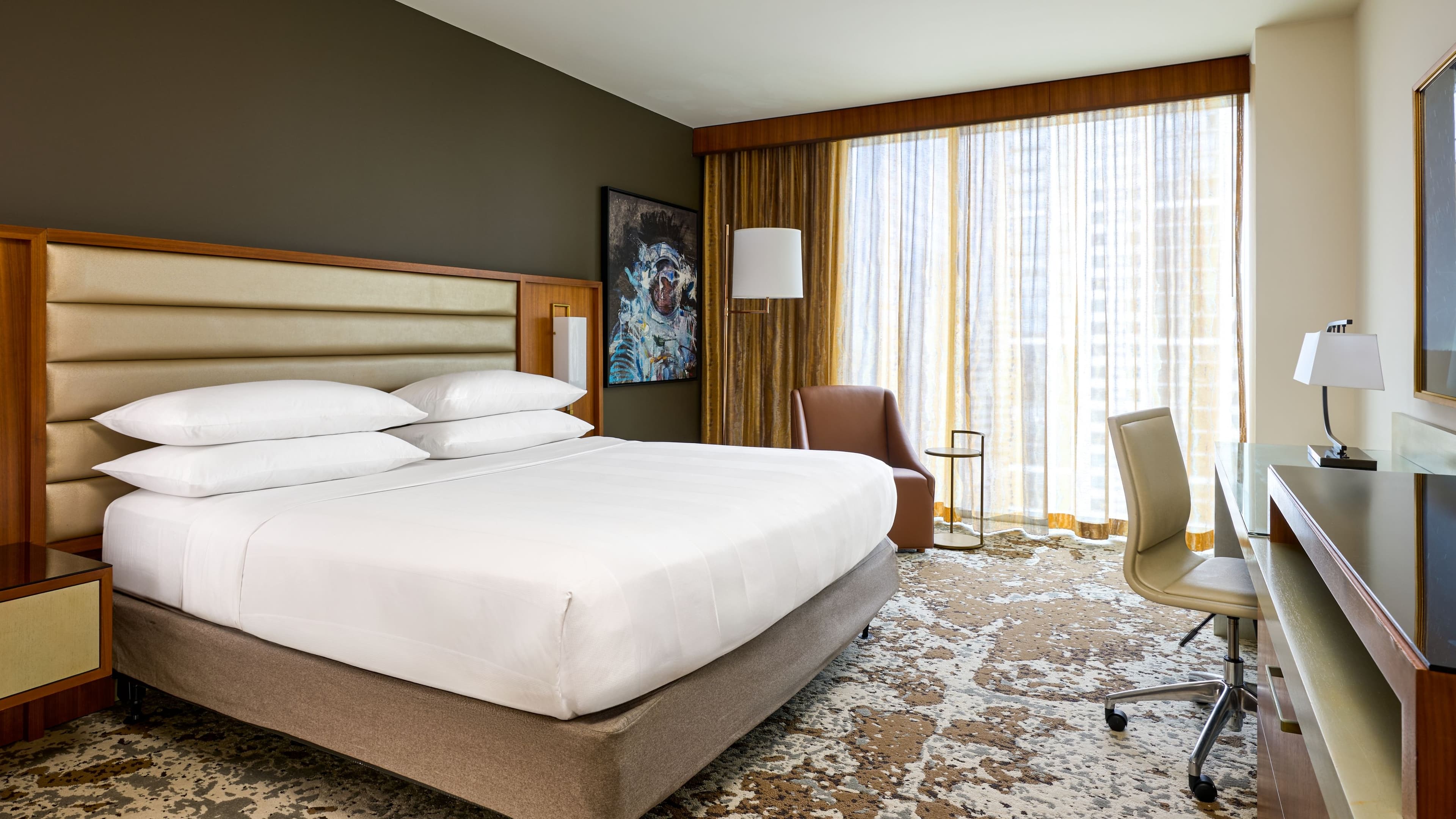 Marriott Marquis Houston - Image 2