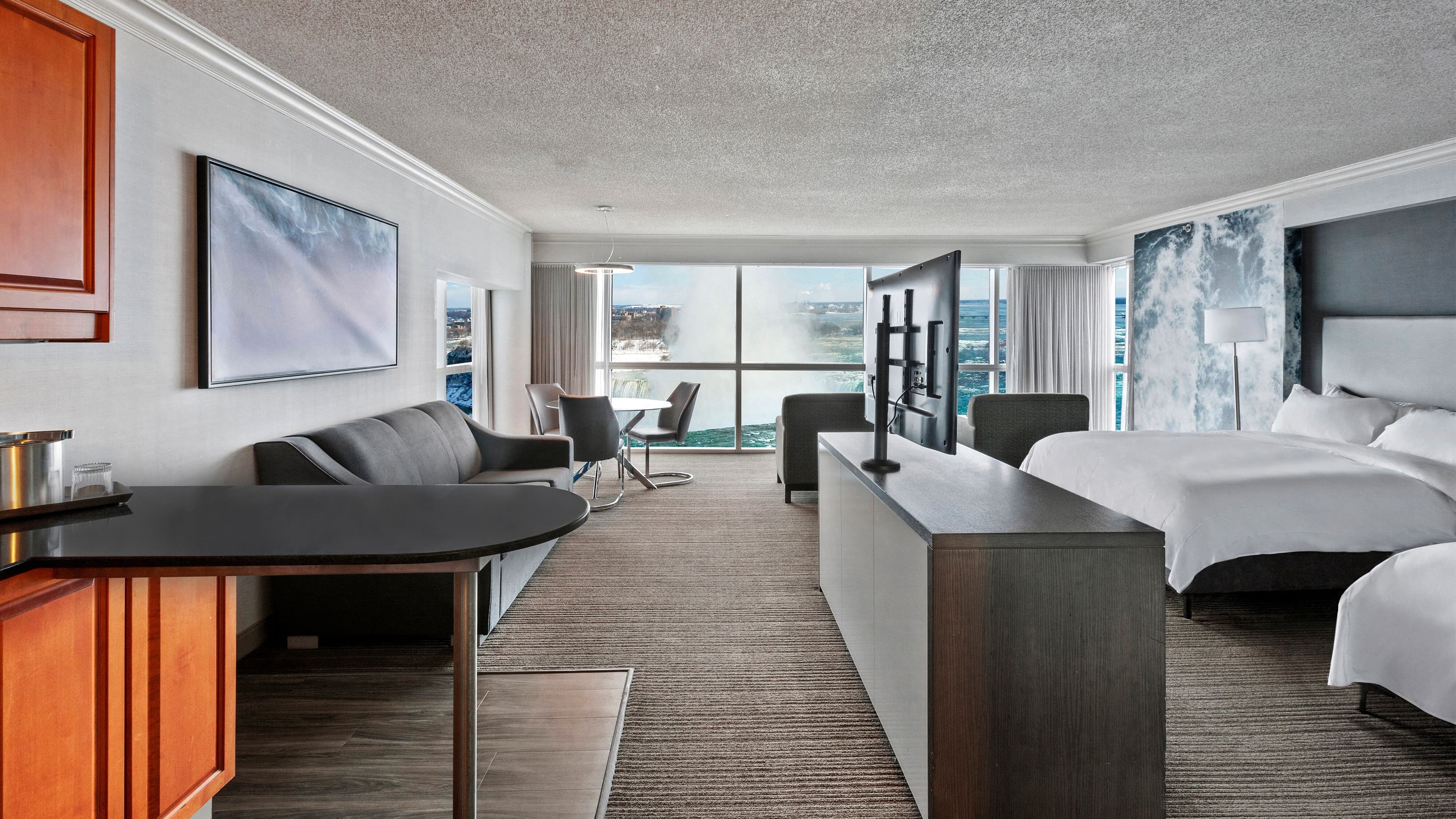Niagara Falls Marriott on the Falls — 27