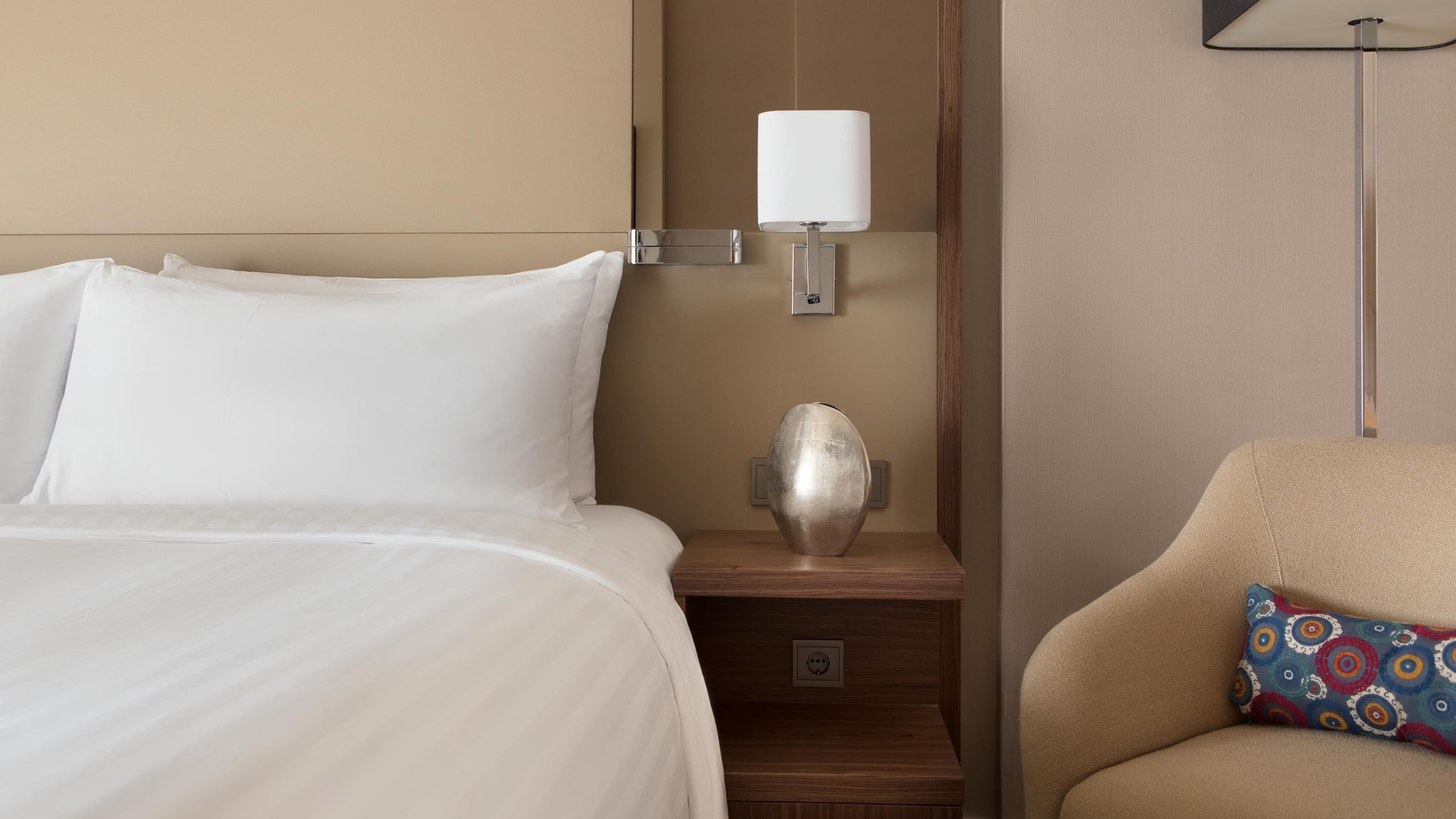 Deluxe Room - Image 2