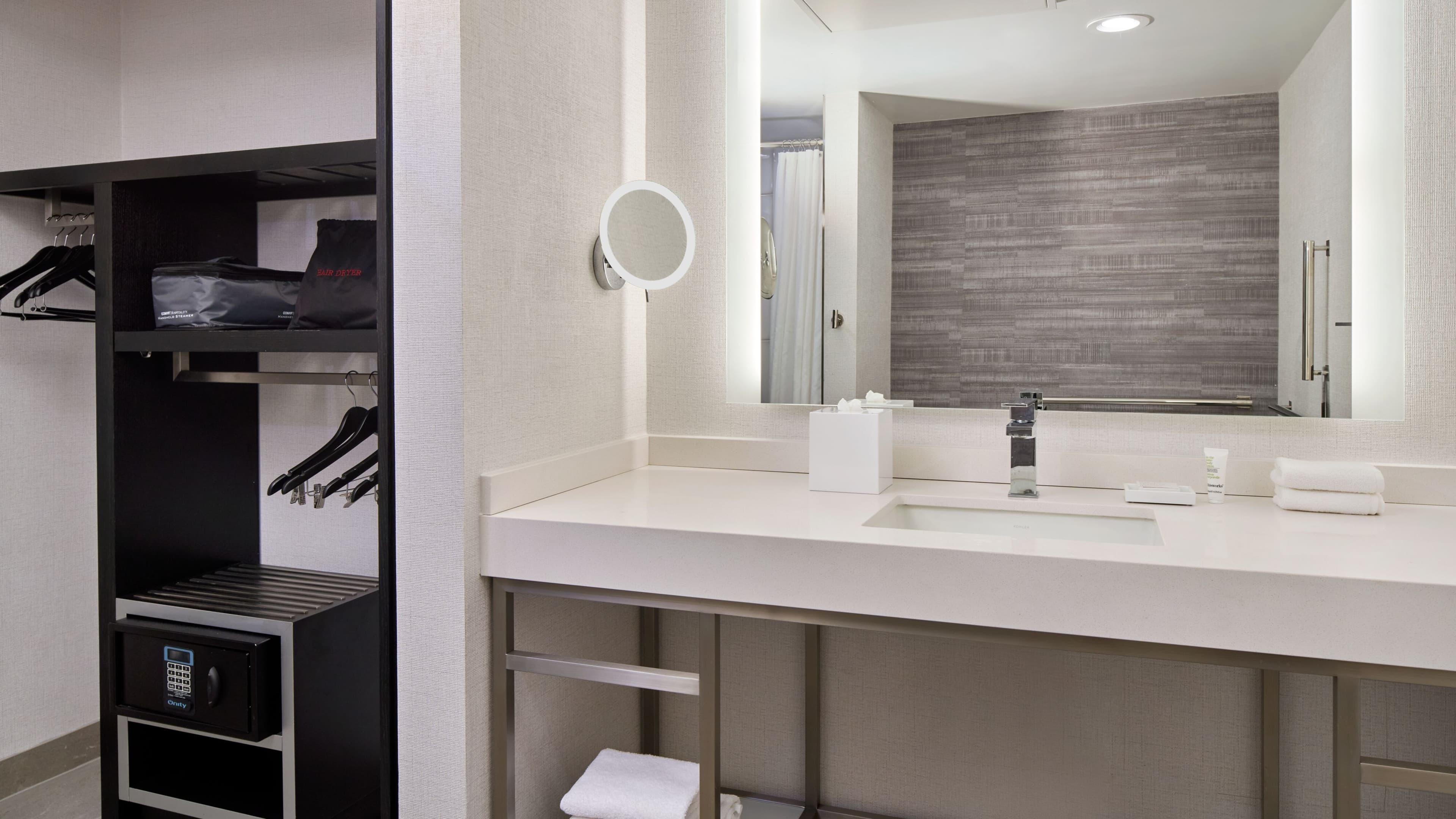 King Suite - Image 11