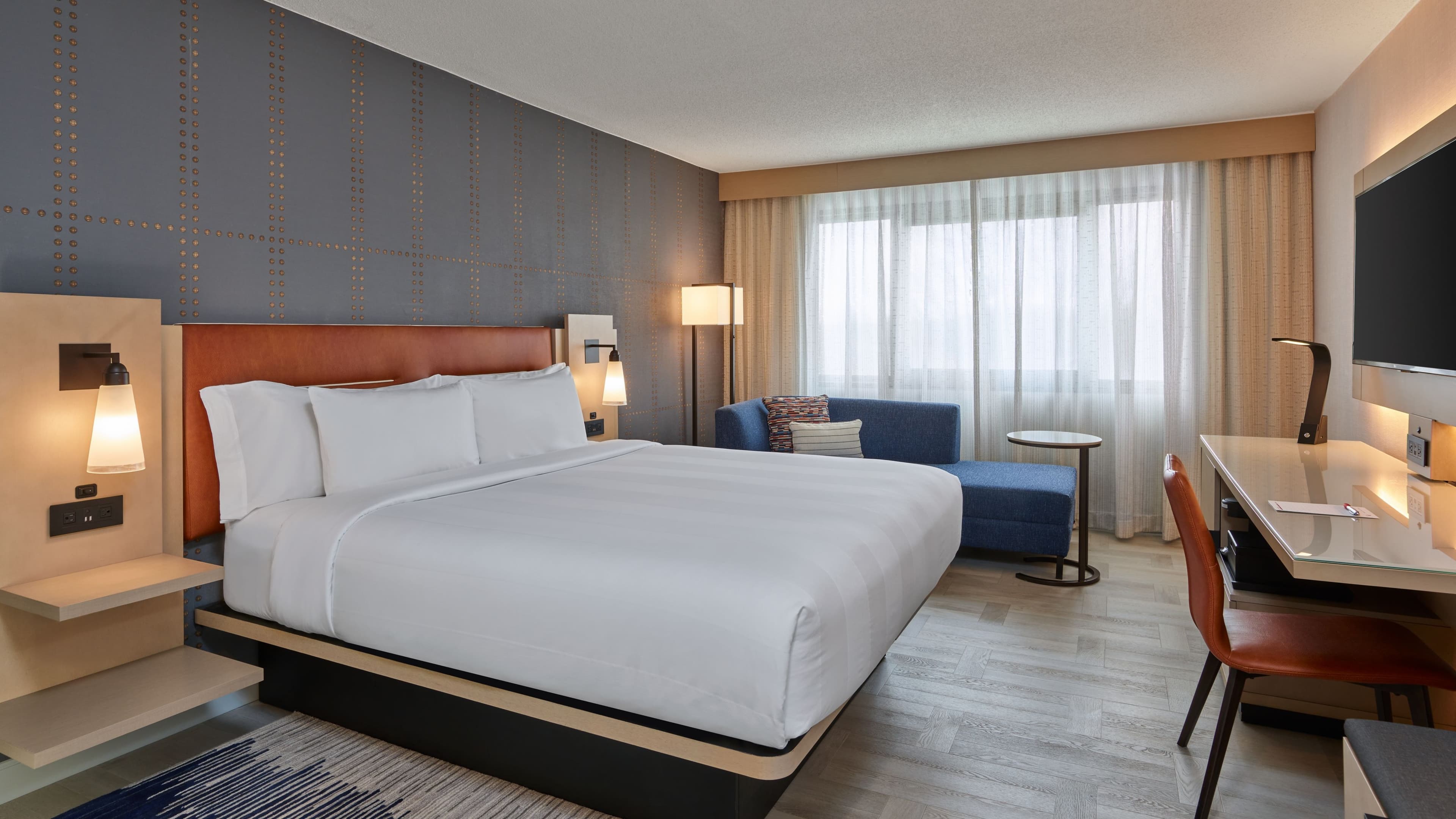Holiday Inn Express & Suites Lexington-Downtown/University - Image 2
