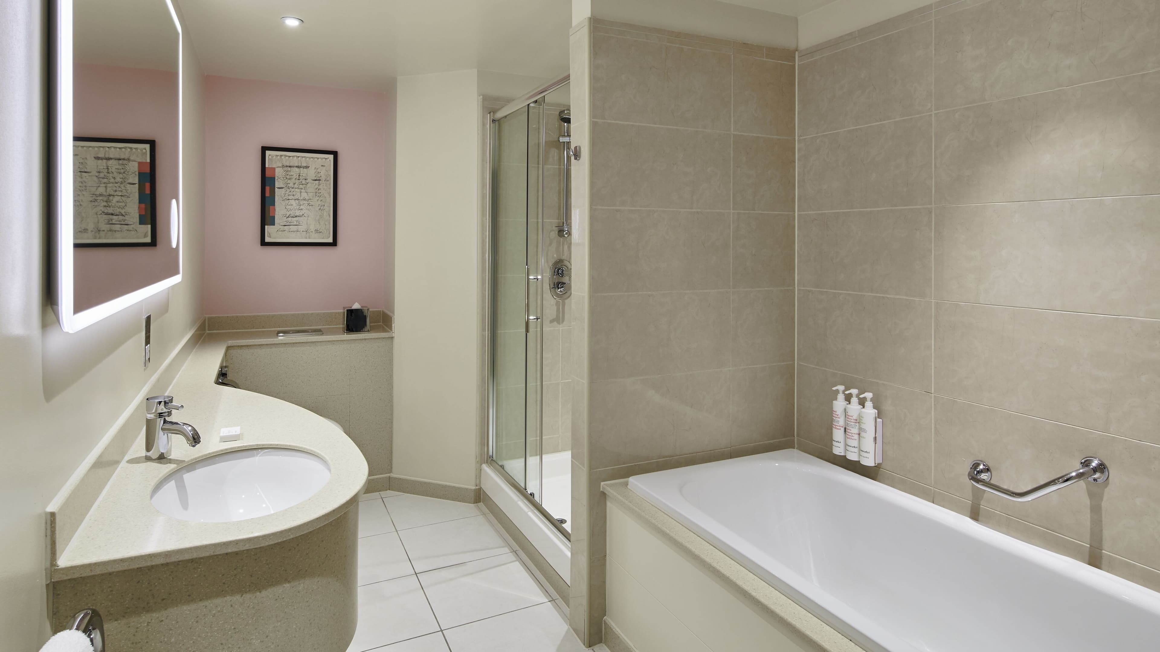 Deluxe King Room - Image 4