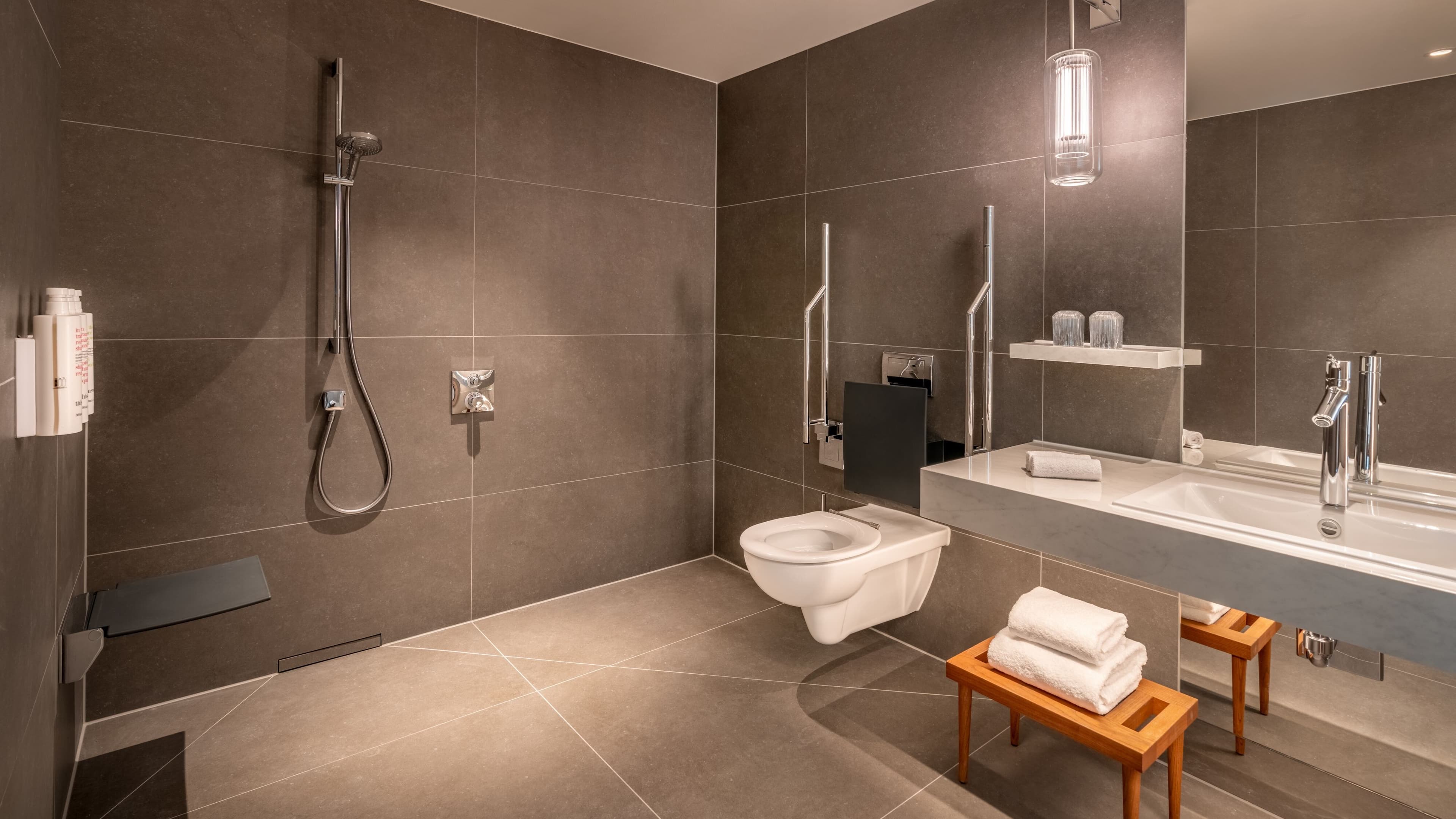 Deluxe Room - Image 7